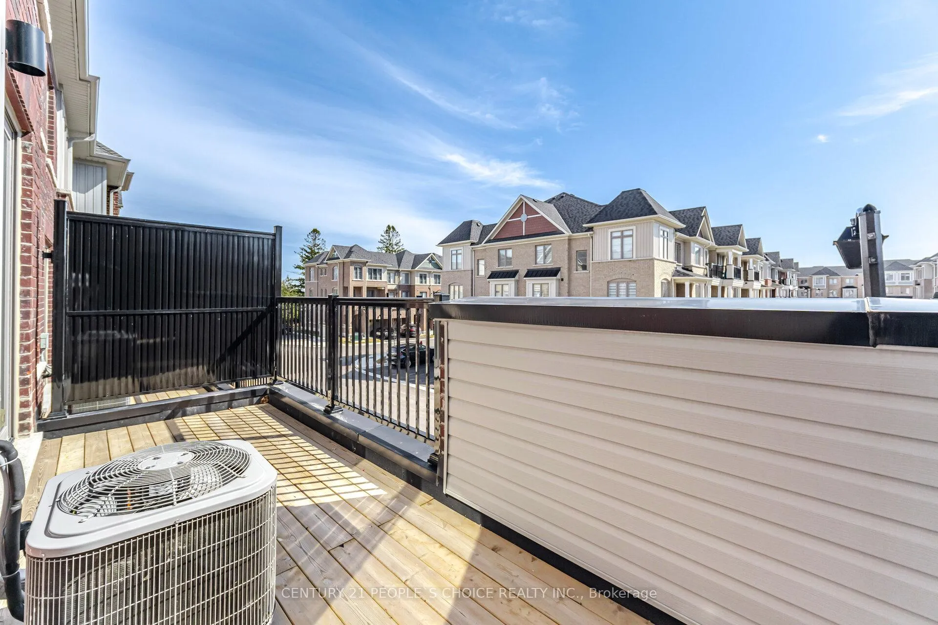 Photo 21 of 36 Waterside Way, Whitby, Port Whitby — HOMEH