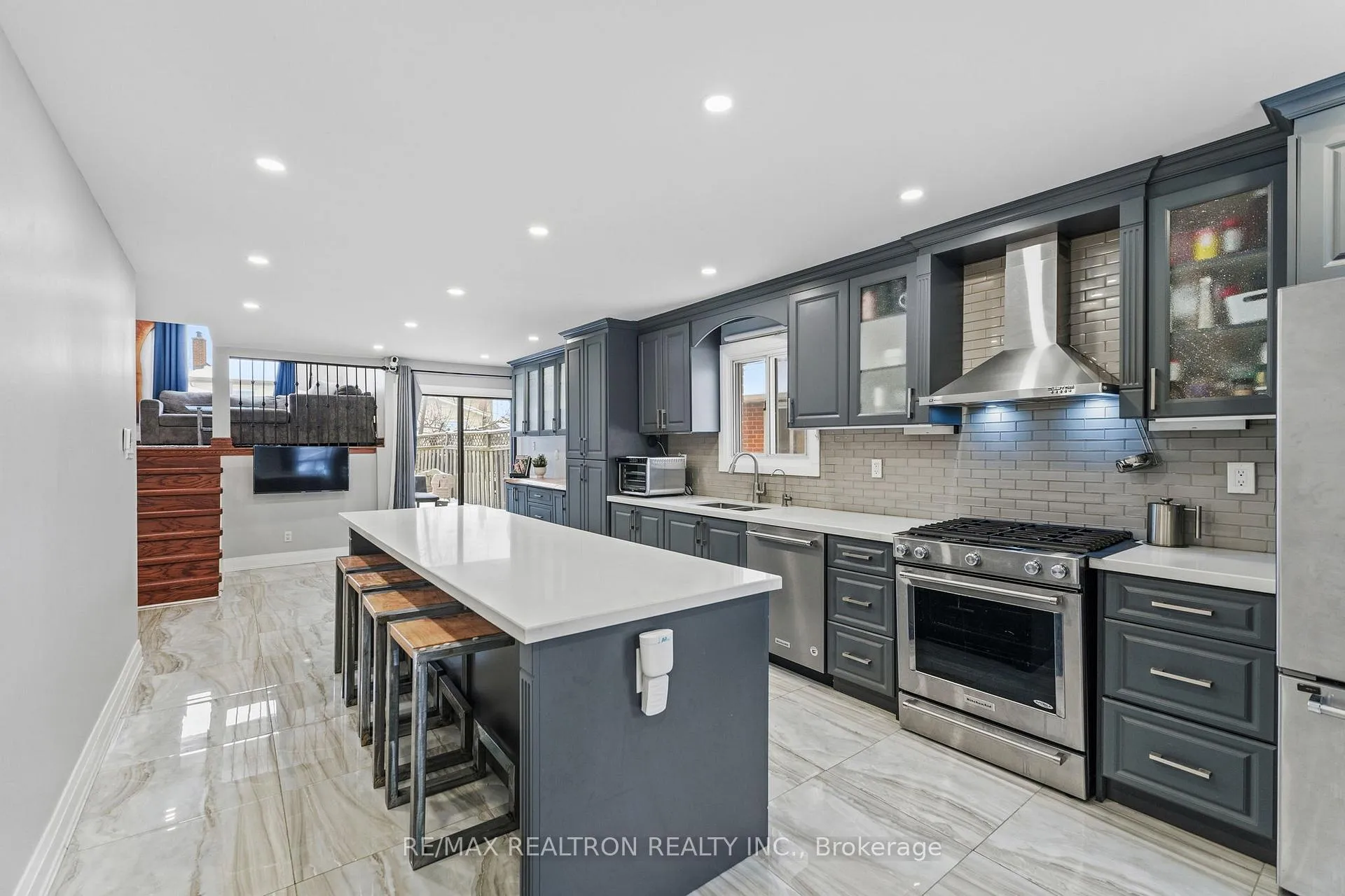 Photo 3 of 43 Buckland Way, Brampton, Madoc — HOMEH