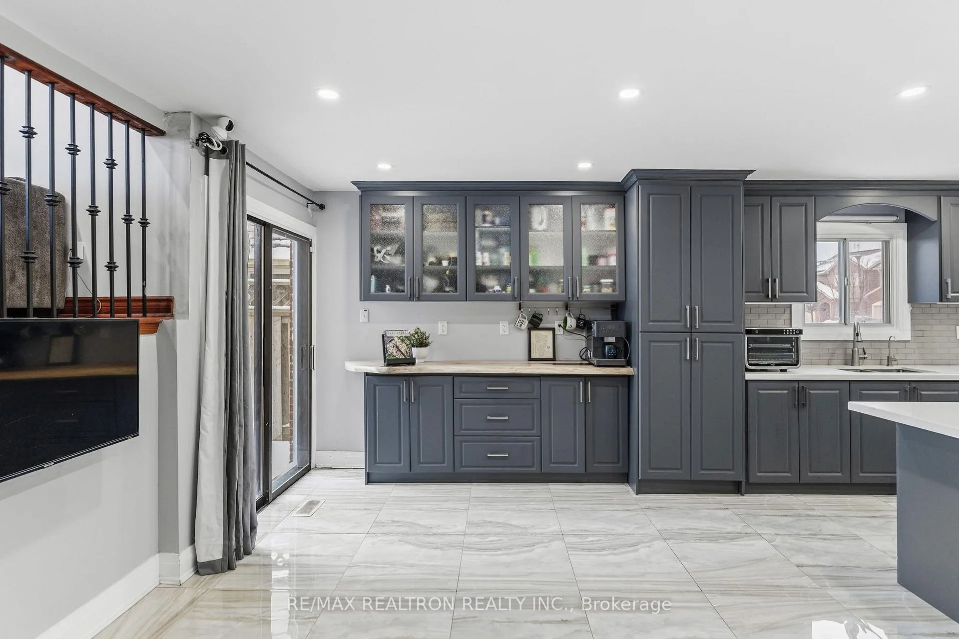 Photo 4 of 43 Buckland Way, Brampton, Madoc — HOMEH