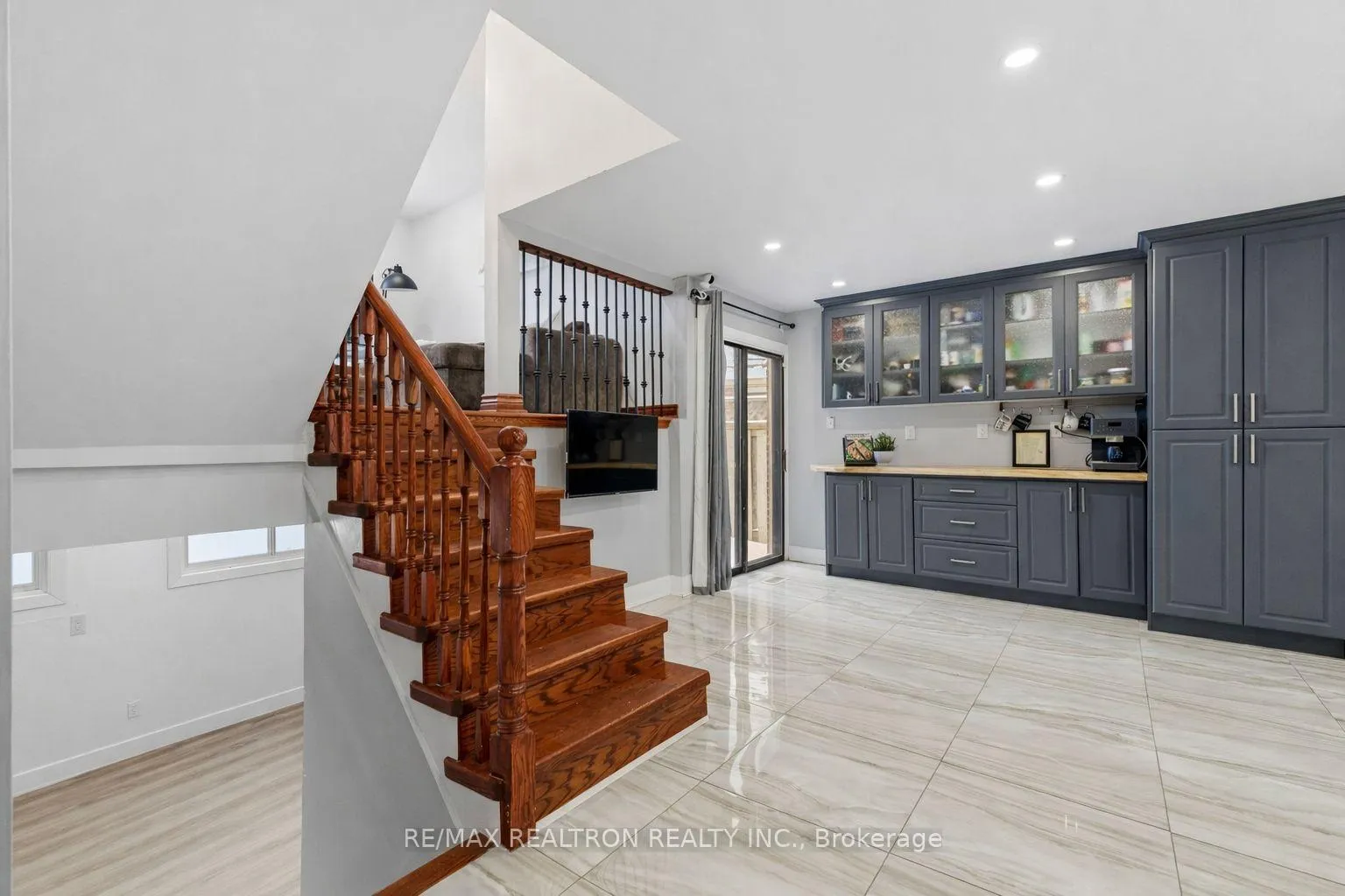 Photo 5 of 43 Buckland Way, Brampton, Madoc — HOMEH
