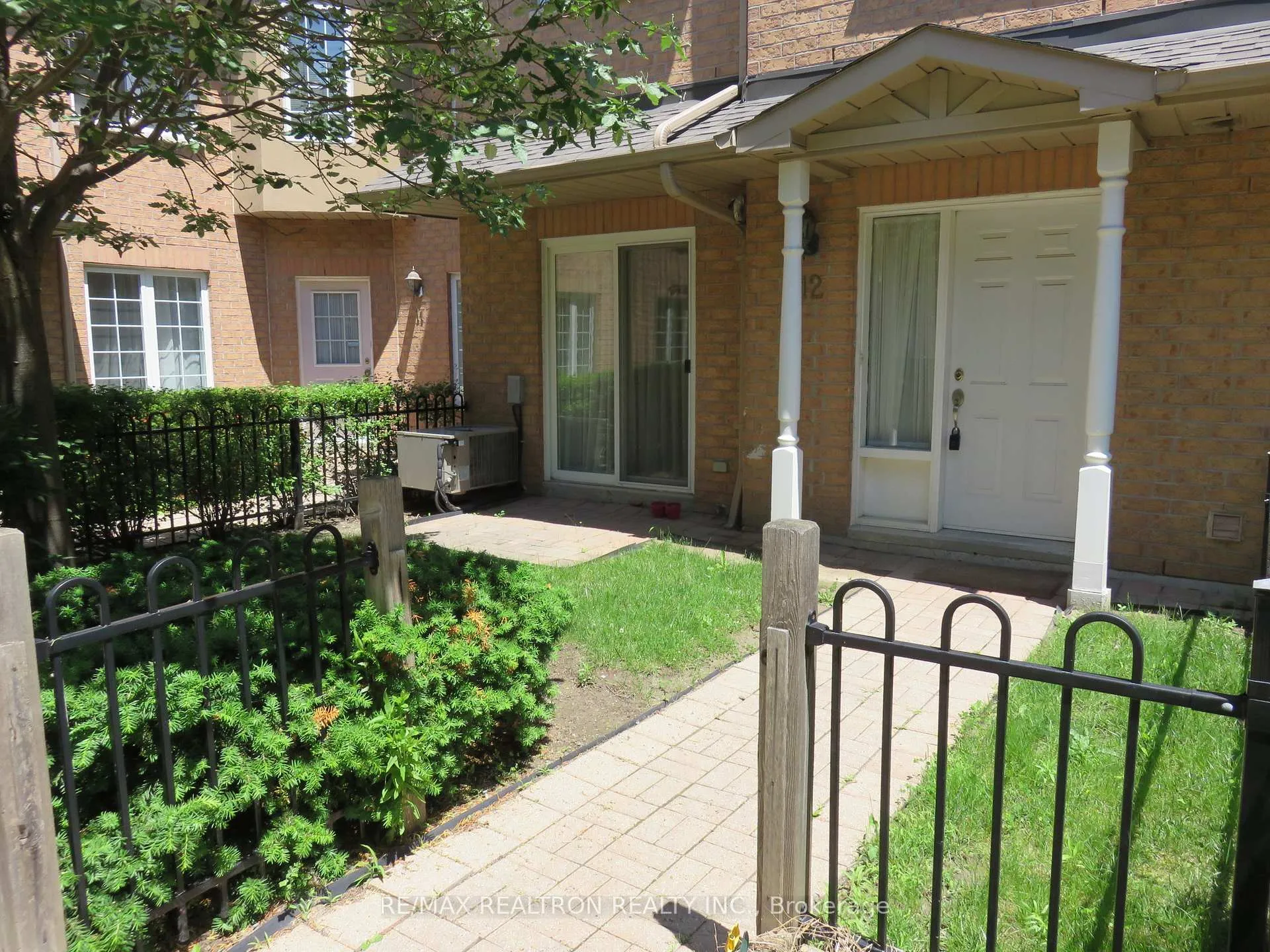 Photo 2 of Unit 12, 20 St Moritz Way, Markham, Unionville — HOMEH