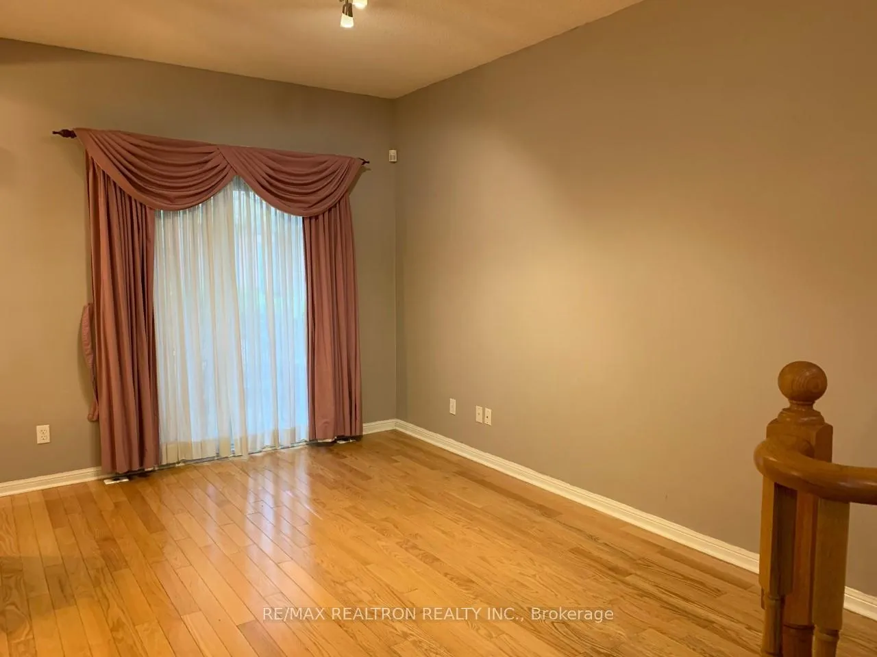 Photo 3 of Unit 12, 20 St Moritz Way, Markham, Unionville — HOMEH