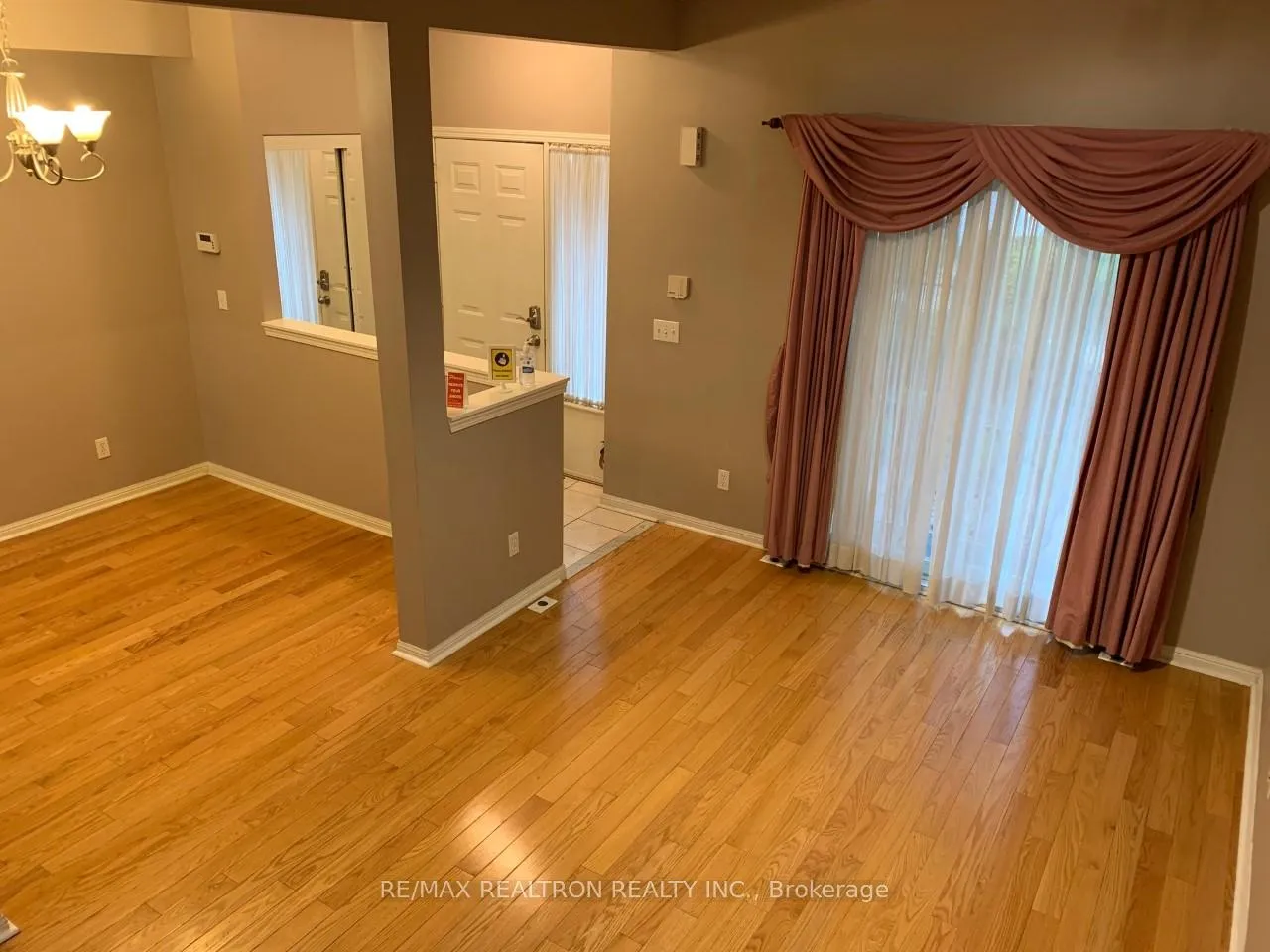 Photo 6 of Unit 12, 20 St Moritz Way, Markham, Unionville — HOMEH