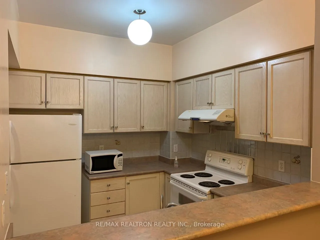 Photo 8 of Unit 12, 20 St Moritz Way, Markham, Unionville — HOMEH