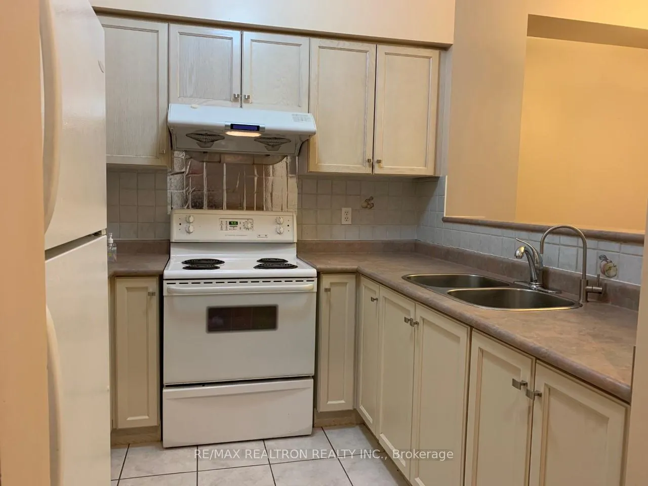 Photo 9 of Unit 12, 20 St Moritz Way, Markham, Unionville — HOMEH