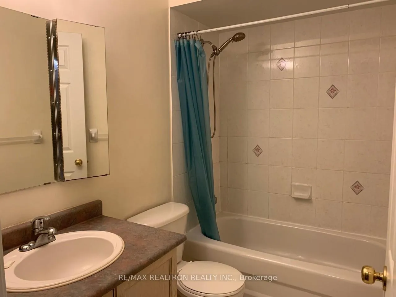 Photo 11 of Unit 12, 20 St Moritz Way, Markham, Unionville — HOMEH