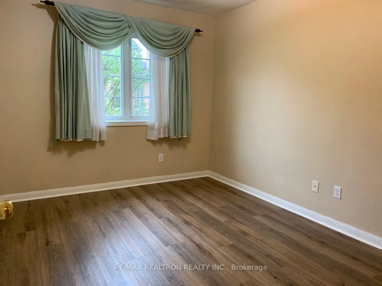 Photo 14 of Unit 12, 20 St Moritz Way, Markham, Unionville — HOMEH