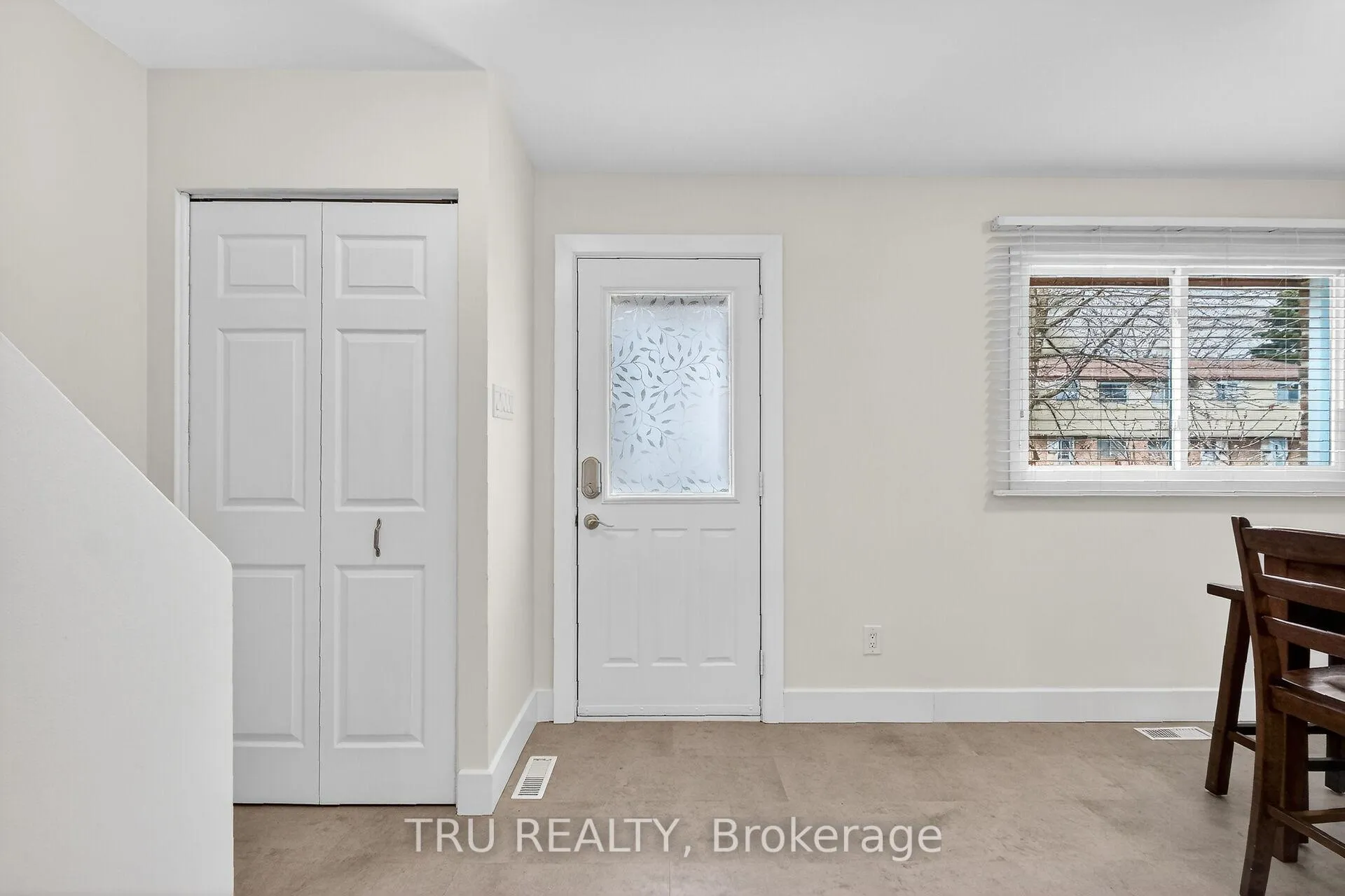 Photo 4 of Unit 26, 4631 Cecilia Crescent, Ottawa, Cyrville — HOMEH