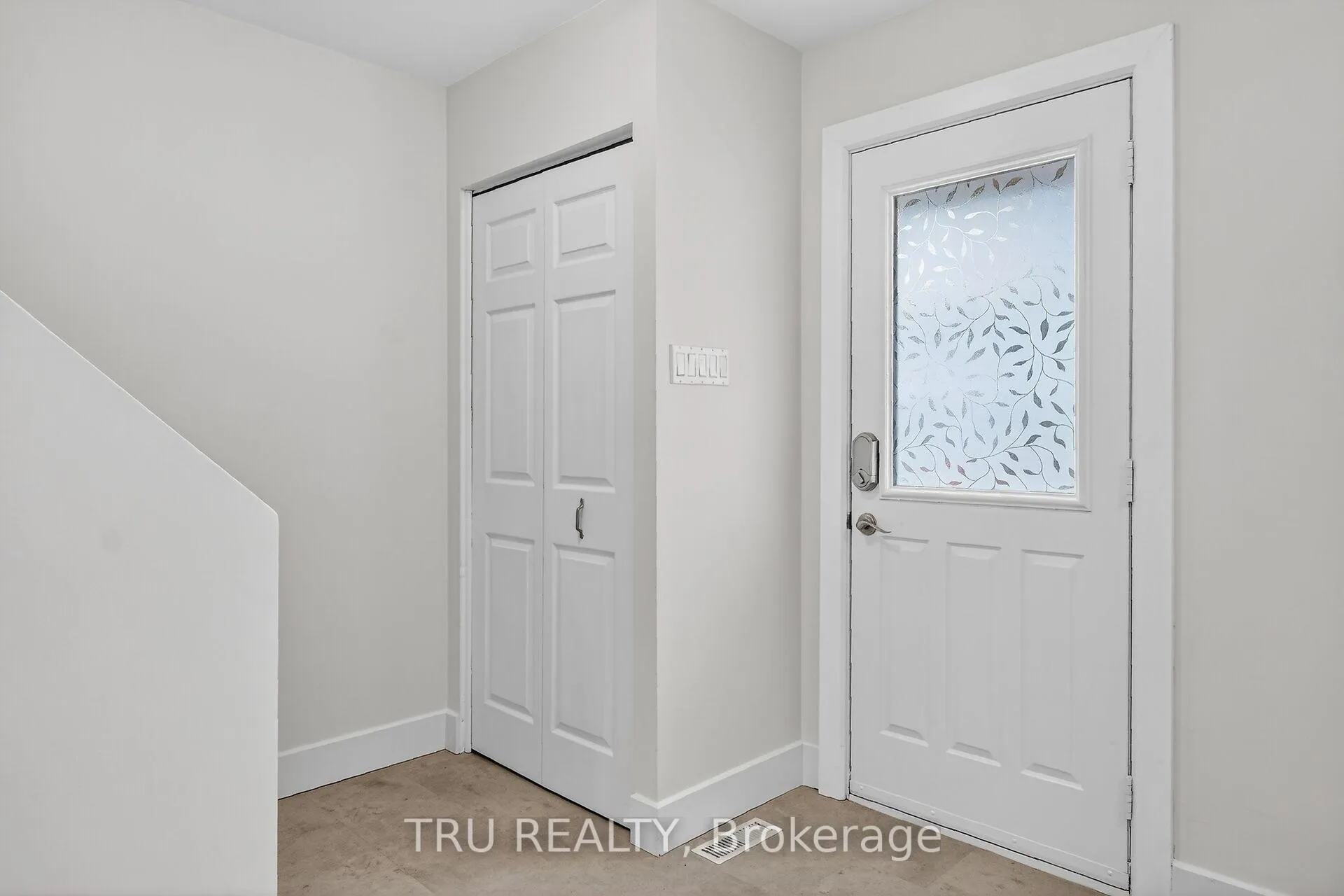 Photo 5 of Unit 26, 4631 Cecilia Crescent, Ottawa, Cyrville — HOMEH