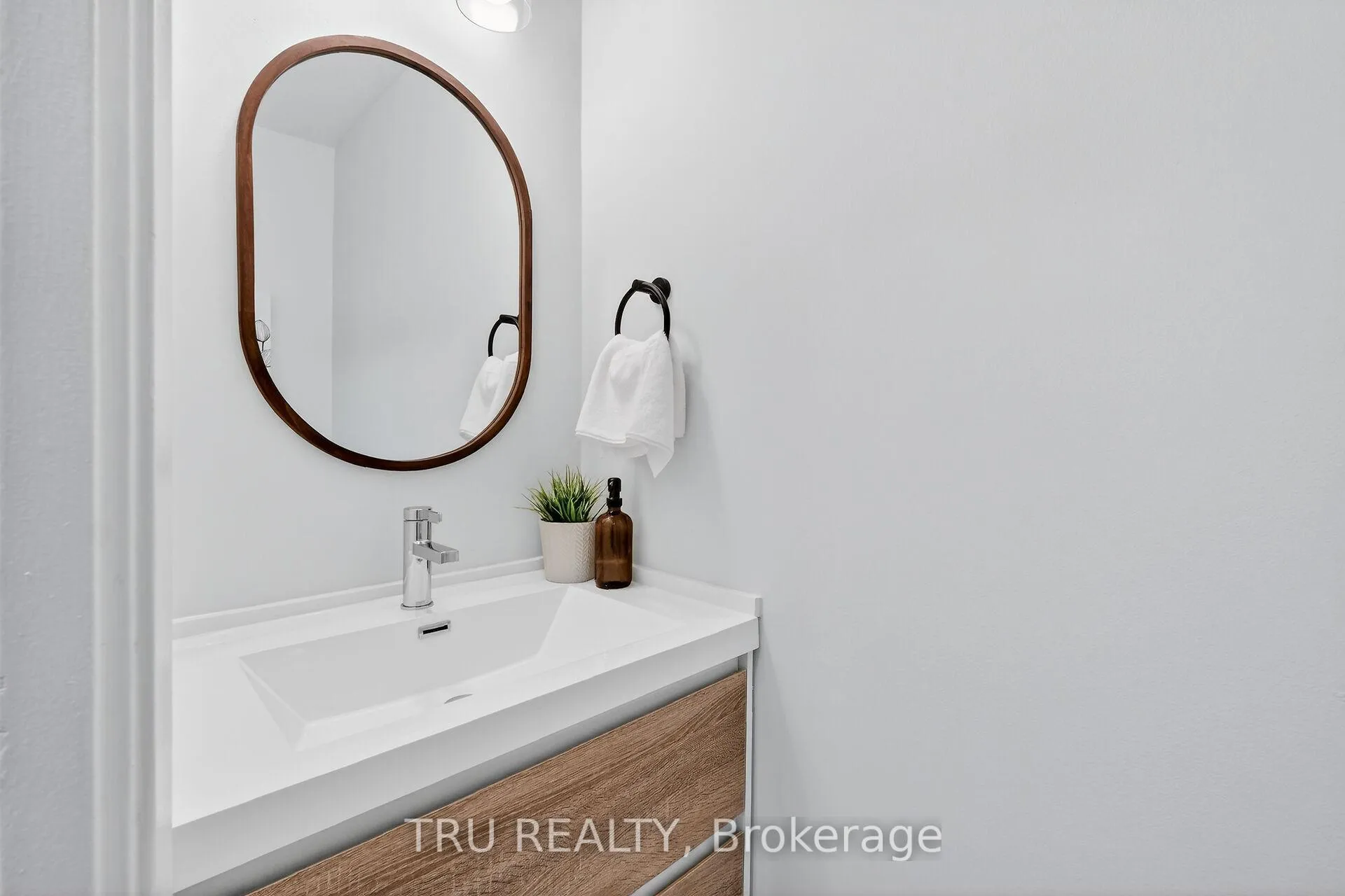 Photo 14 of Unit 26, 4631 Cecilia Crescent, Ottawa, Cyrville — HOMEH