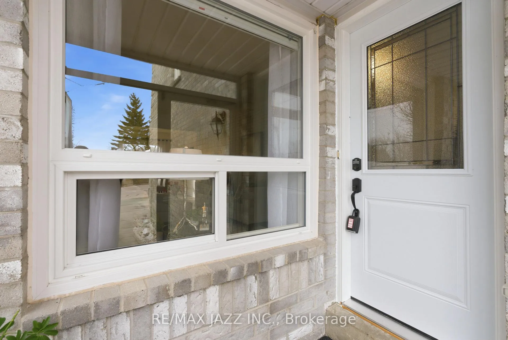 Photo 7 of 222 Sandringham Drive, Clarington, Courtice — HOMEH