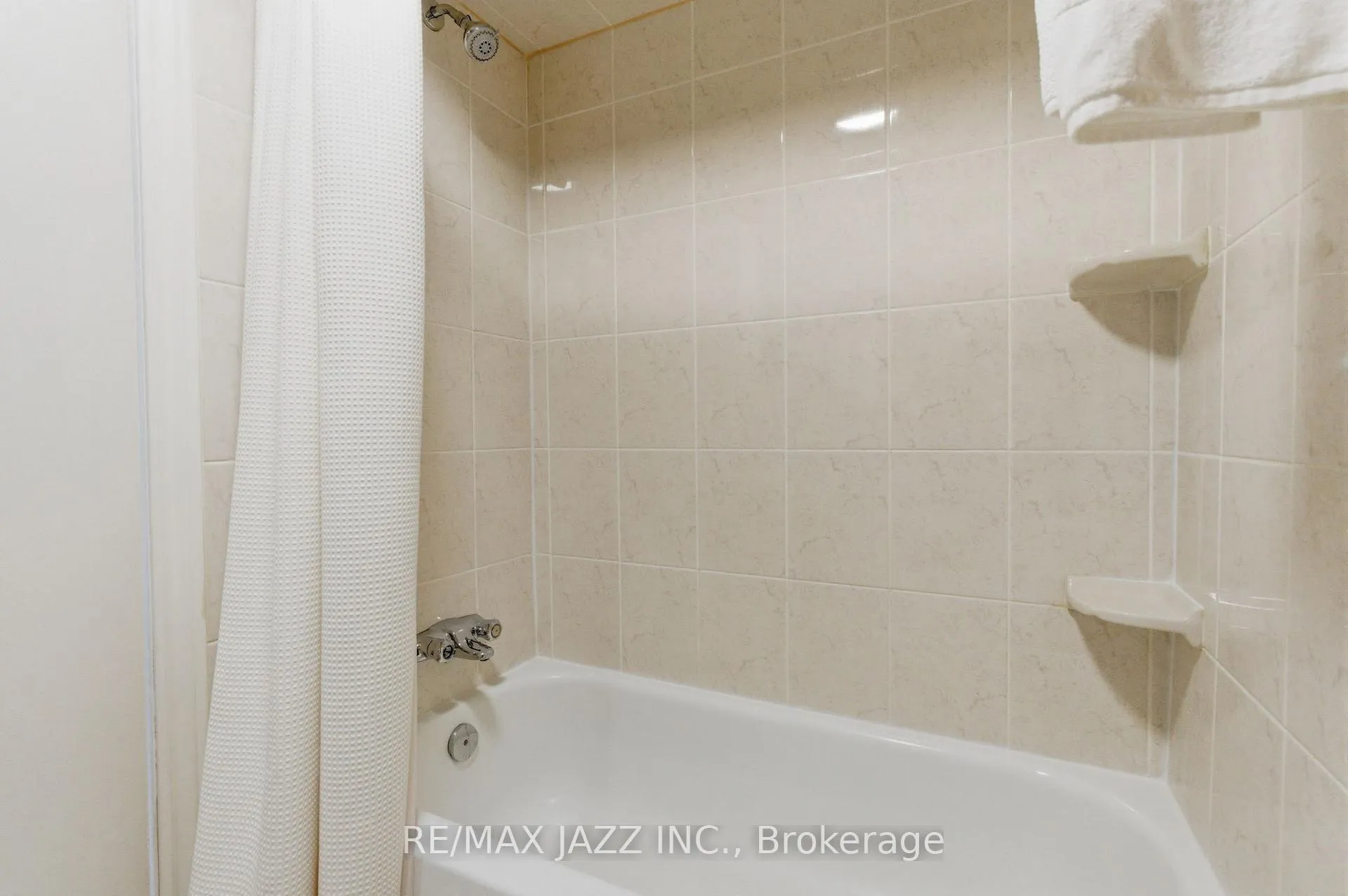 Photo 30 of 222 Sandringham Drive, Clarington, Courtice — HOMEH