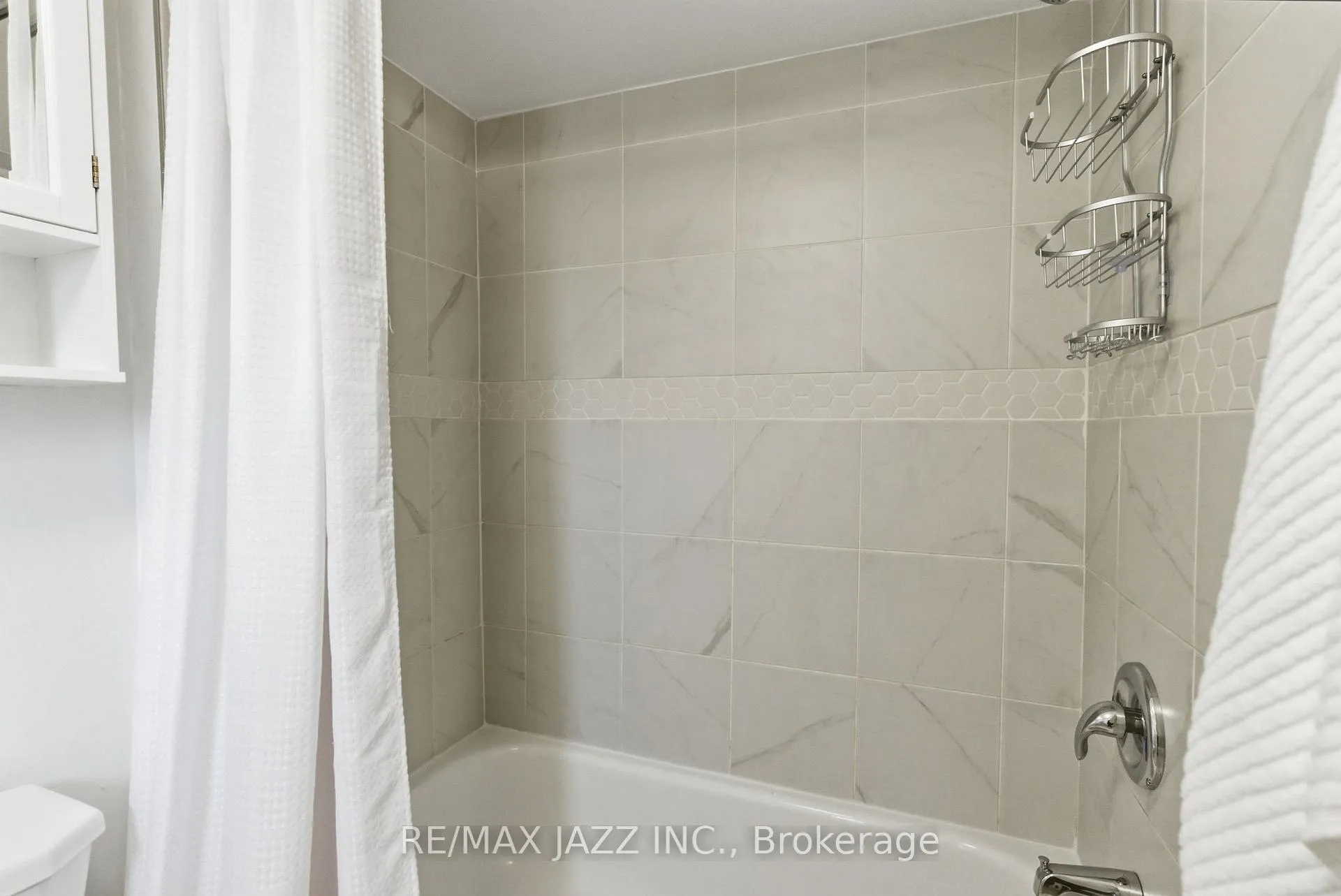 Photo 40 of 222 Sandringham Drive, Clarington, Courtice — HOMEH