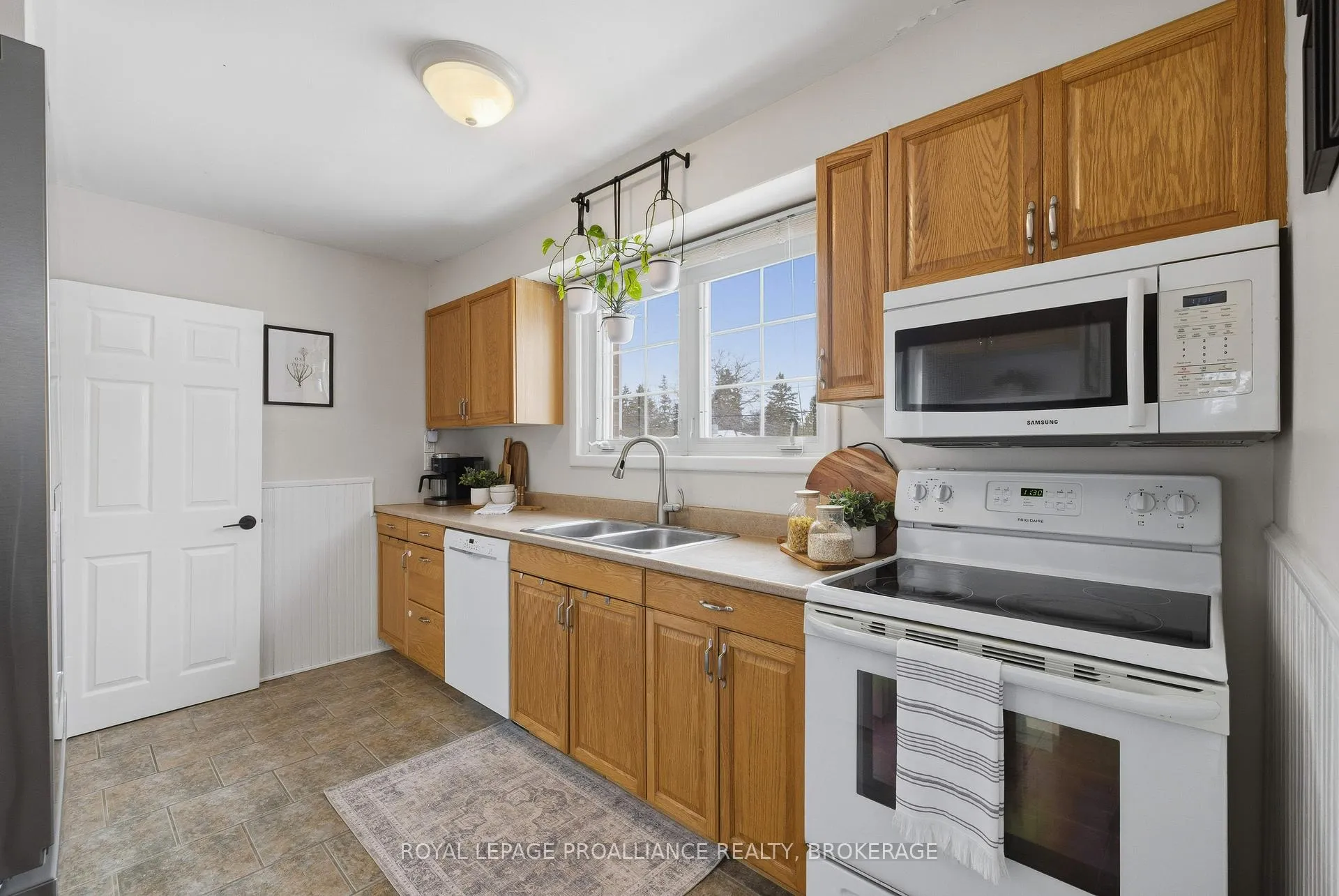 Photo 9 of 502 McEwen Drive, Kingston, City Southwest — HOMEH