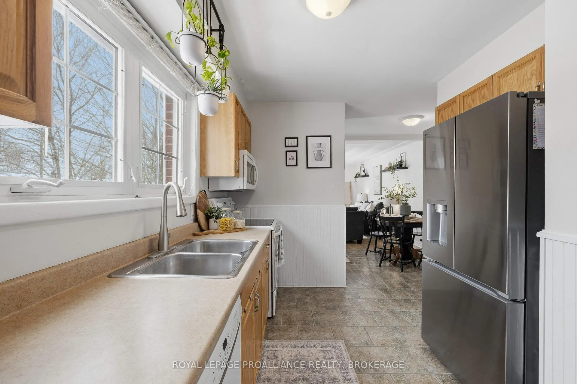 Photo 10 of 502 McEwen Drive, Kingston, City Southwest — HOMEH