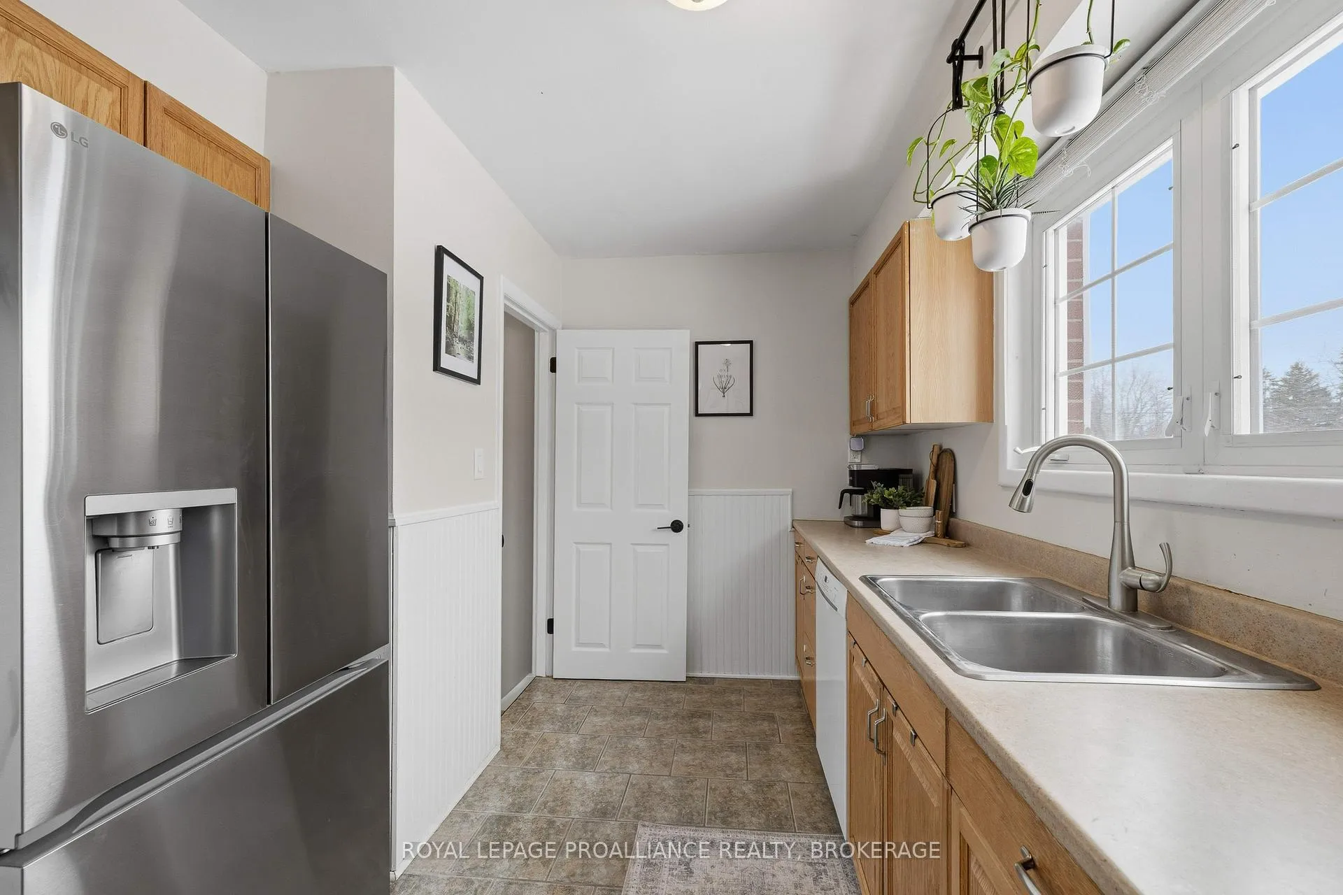 Photo 11 of 502 McEwen Drive, Kingston, City Southwest — HOMEH