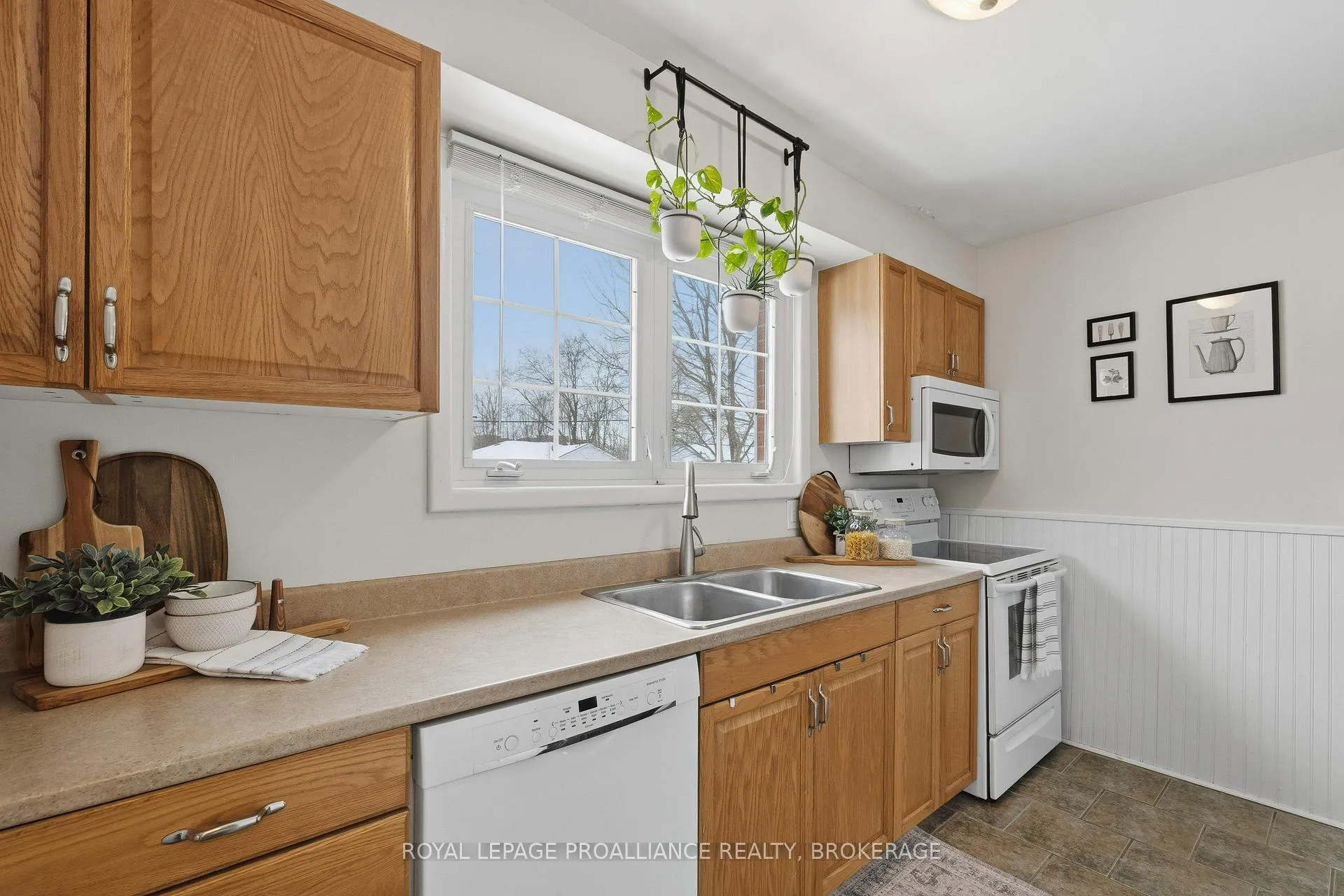 Photo 12 of 502 McEwen Drive, Kingston, City Southwest — HOMEH
