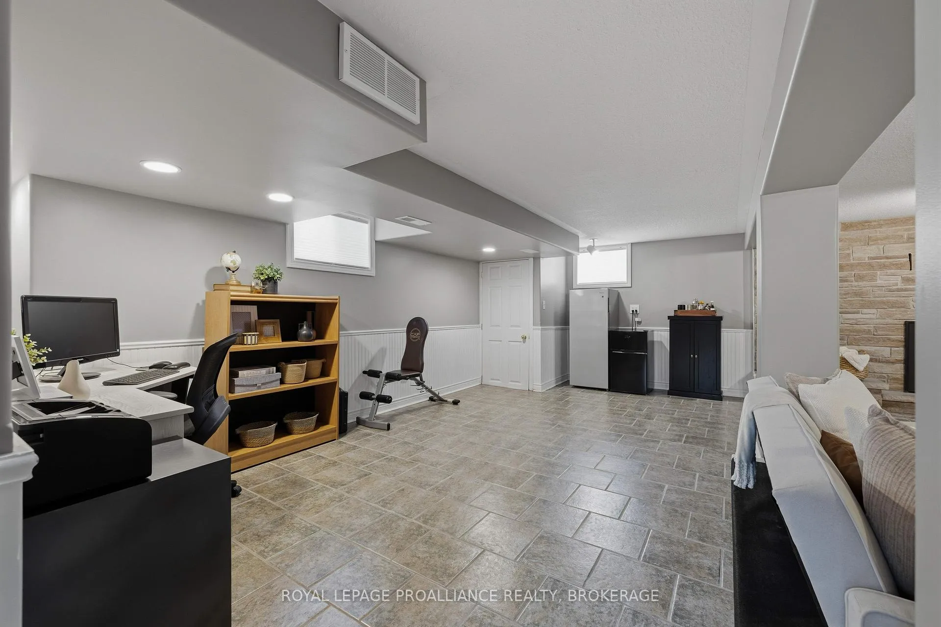 Photo 25 of 502 McEwen Drive, Kingston, City Southwest — HOMEH