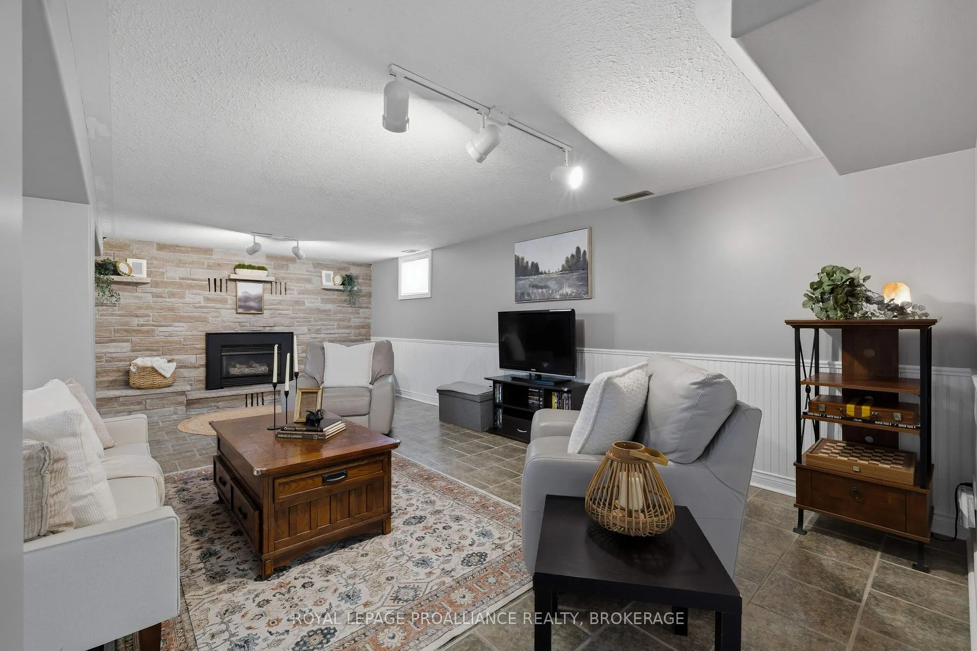 Photo 26 of 502 McEwen Drive, Kingston, City Southwest — HOMEH