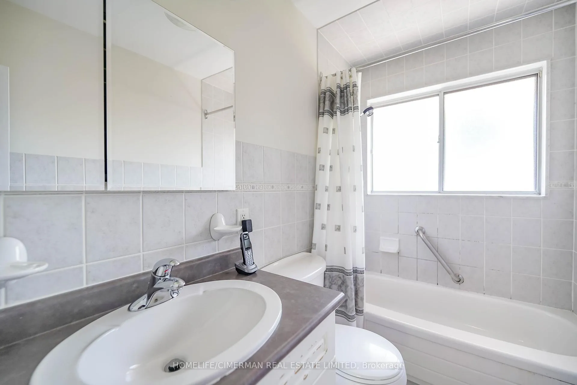 Photo 9 of 28 Renshaw Street, North York, Downsview-Roding-CFB — HOMEH