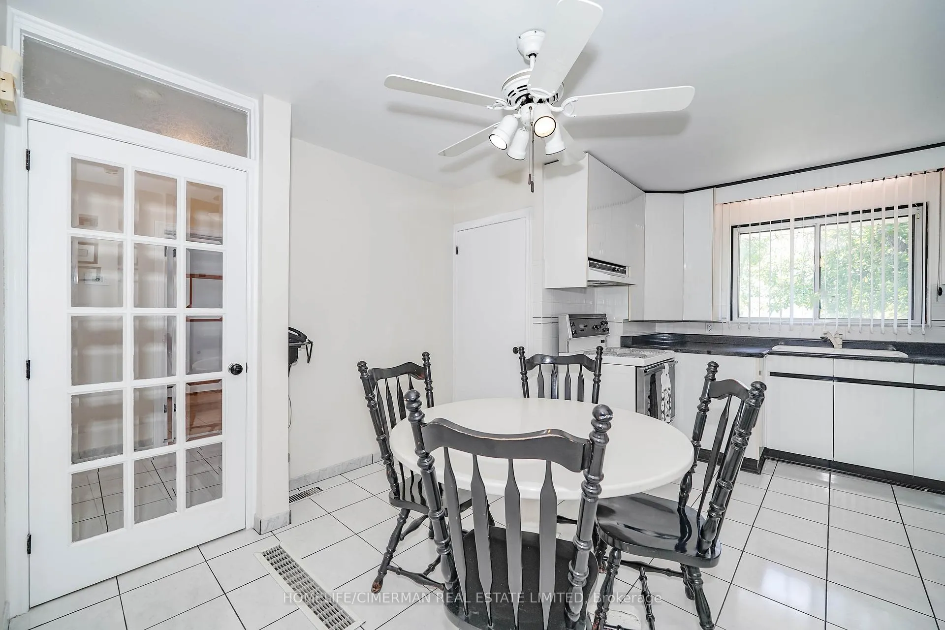 Photo 10 of 28 Renshaw Street, North York, Downsview-Roding-CFB — HOMEH