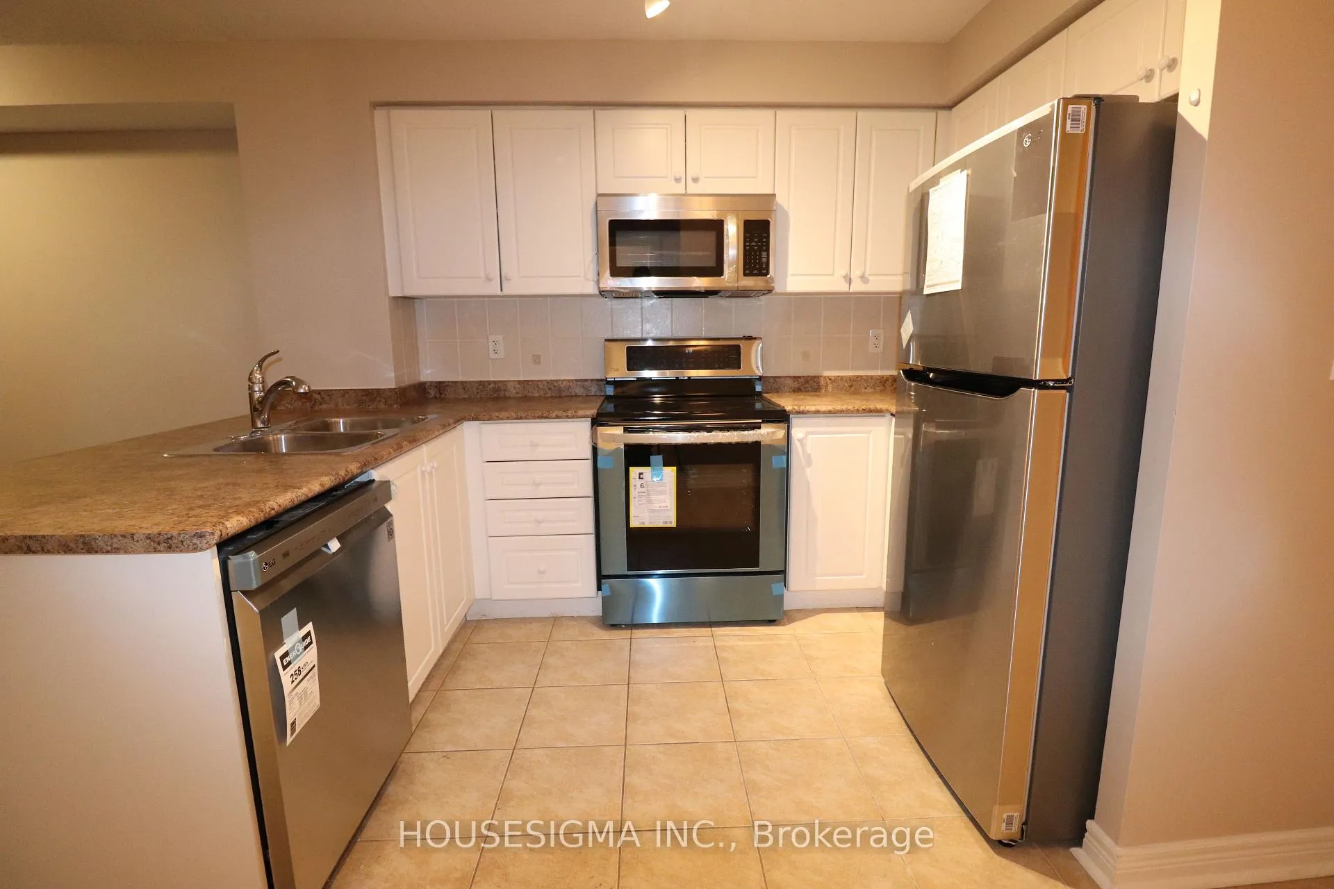 Photo 3 of Unit 1410, 212 Eglinton Avenue E, Toronto, Mount Pleasant West — HOMEH