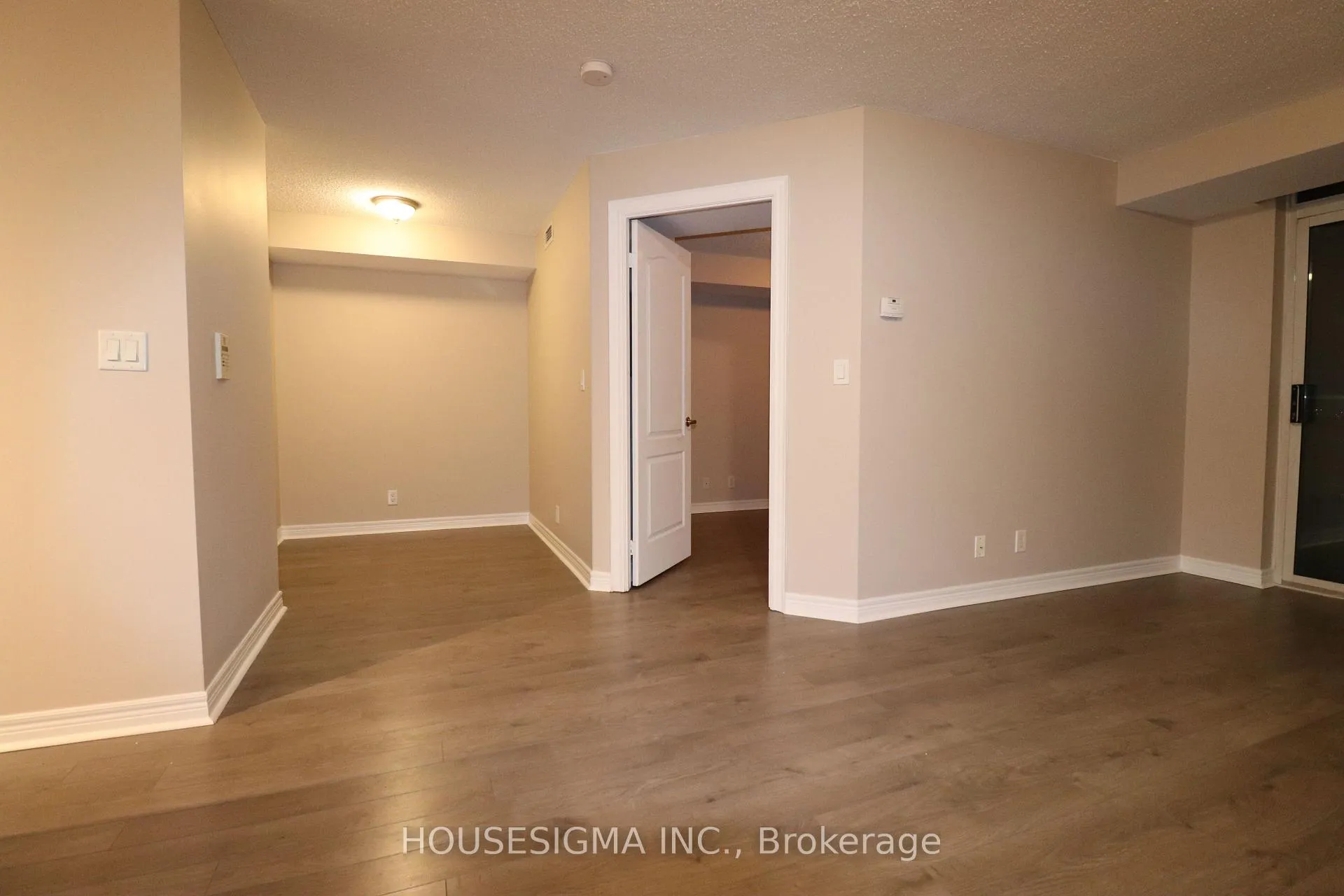 Photo 9 of Unit 1410, 212 Eglinton Avenue E, Toronto, Mount Pleasant West — HOMEH