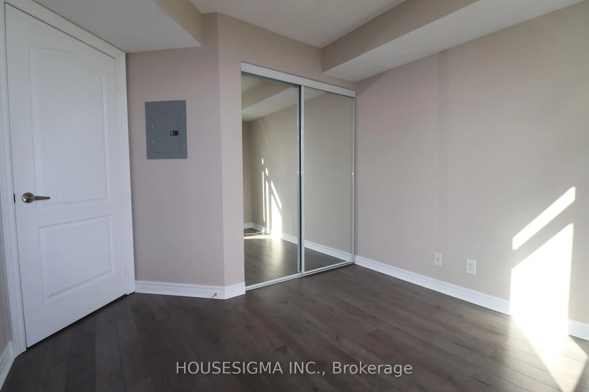 Photo 13 of Unit 1410, 212 Eglinton Avenue E, Toronto, Mount Pleasant West — HOMEH