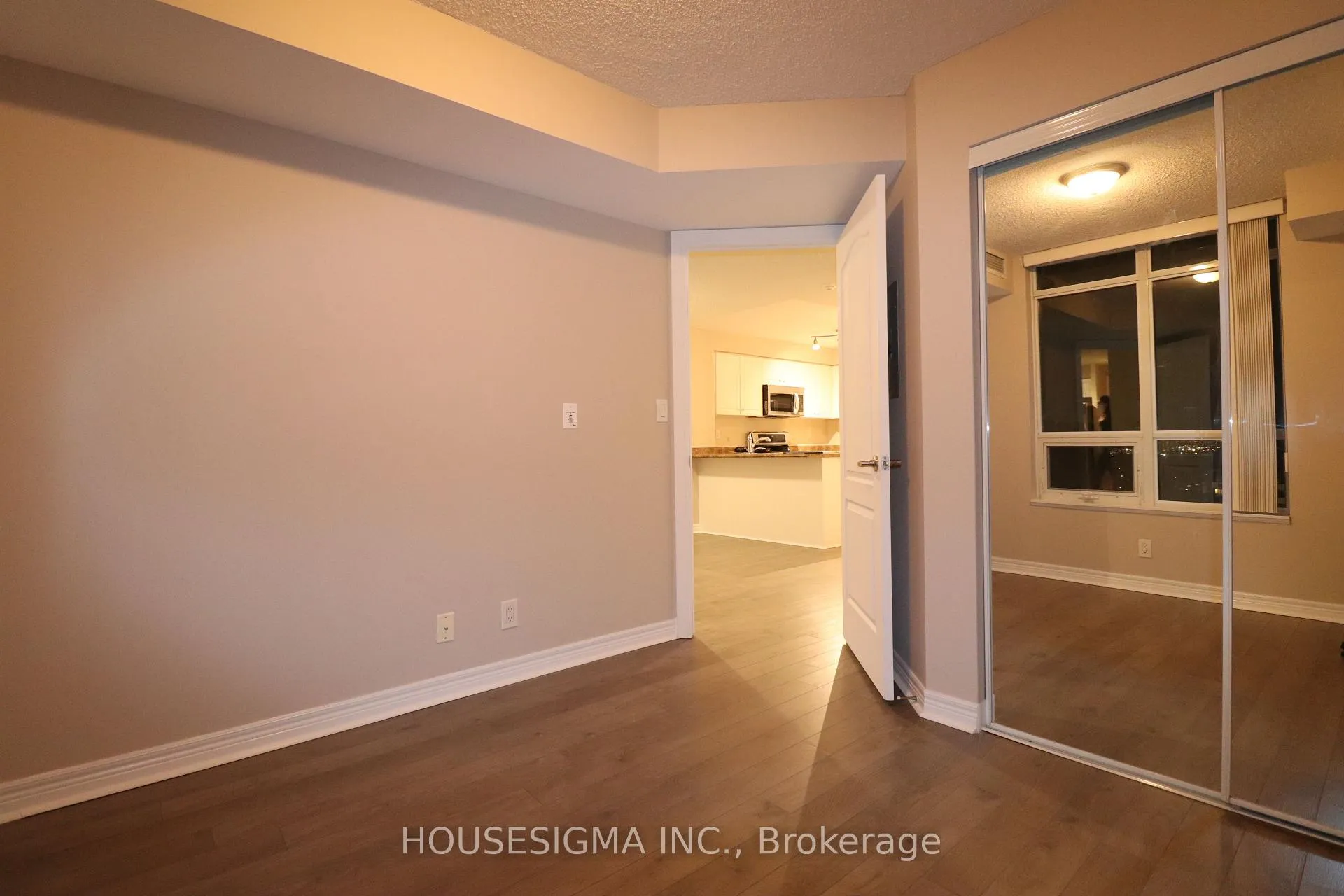 Photo 14 of Unit 1410, 212 Eglinton Avenue E, Toronto, Mount Pleasant West — HOMEH