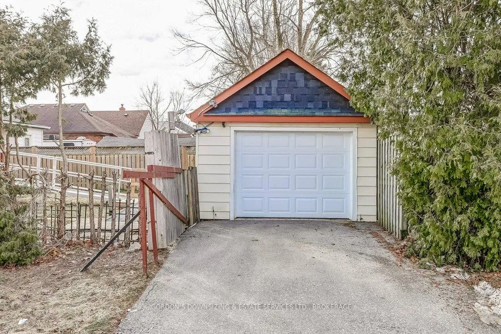 Photo 5 of 402 Division Street, Oshawa, O'Neill — HOMEH