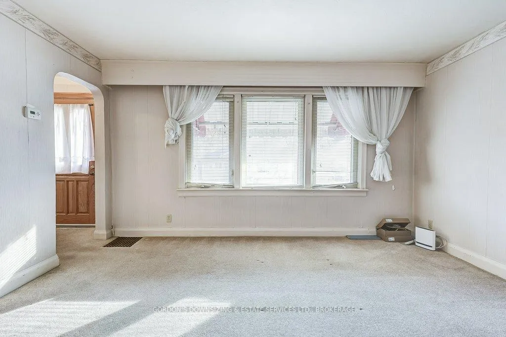 Photo 11 of 402 Division Street, Oshawa, O'Neill — HOMEH