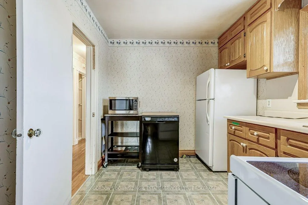 Photo 13 of 402 Division Street, Oshawa, O'Neill — HOMEH