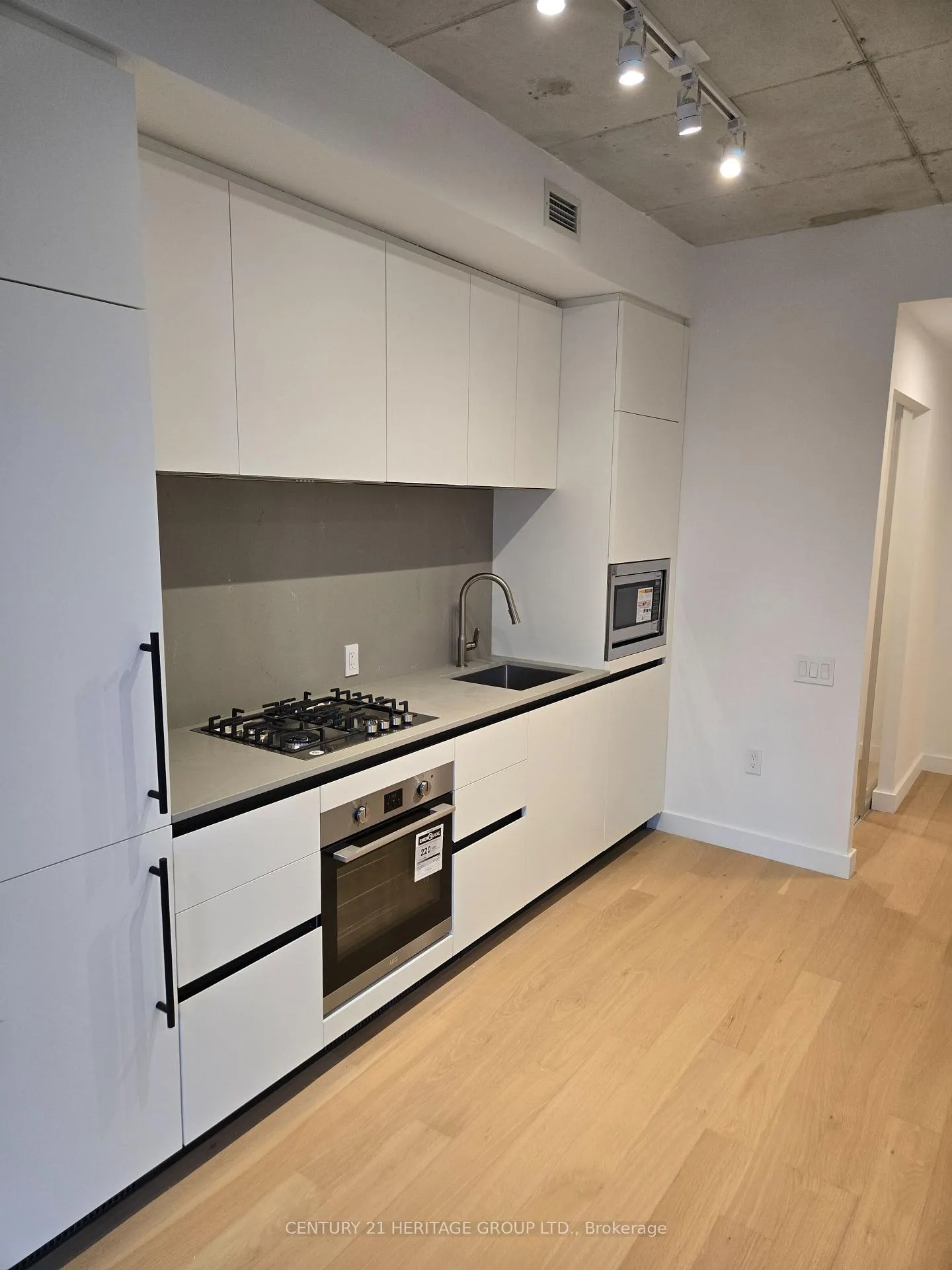 Photo 3 of Unit 333, 1720 Bayview Avenue, Toronto, Mount Pleasant East — HOMEH