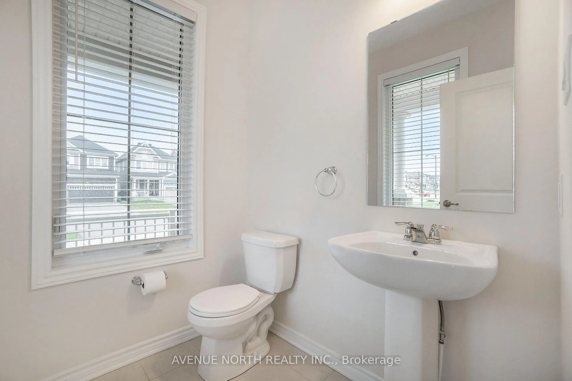 Photo 4 of 157 Cranesbill Road, Ottawa, Kanata - Emerald Meadows/Trailwest — HOMEH