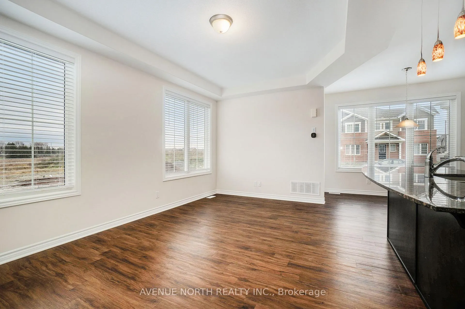 Photo 5 of 157 Cranesbill Road, Ottawa, Kanata - Emerald Meadows/Trailwest — HOMEH