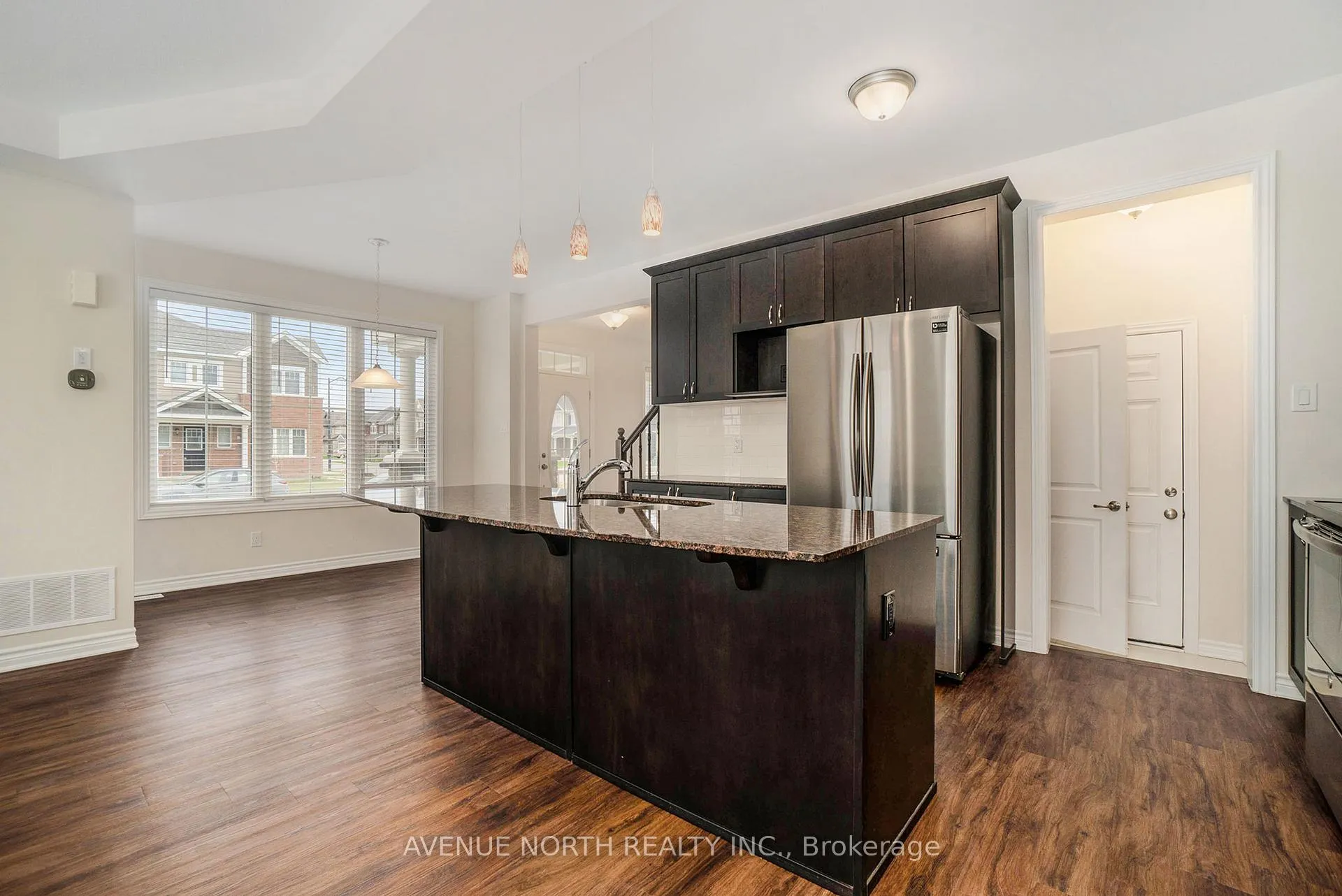 Photo 8 of 157 Cranesbill Road, Ottawa, Kanata - Emerald Meadows/Trailwest — HOMEH