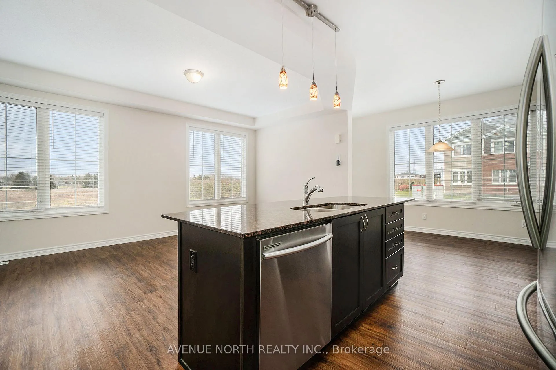 Photo 9 of 157 Cranesbill Road, Ottawa, Kanata - Emerald Meadows/Trailwest — HOMEH