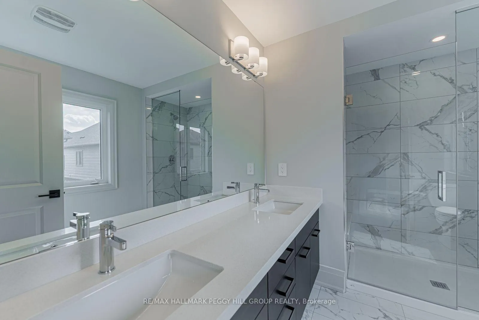Photo 8 of 5 Amsterdam Drive, Barrie, Innis-Shore — HOMEH