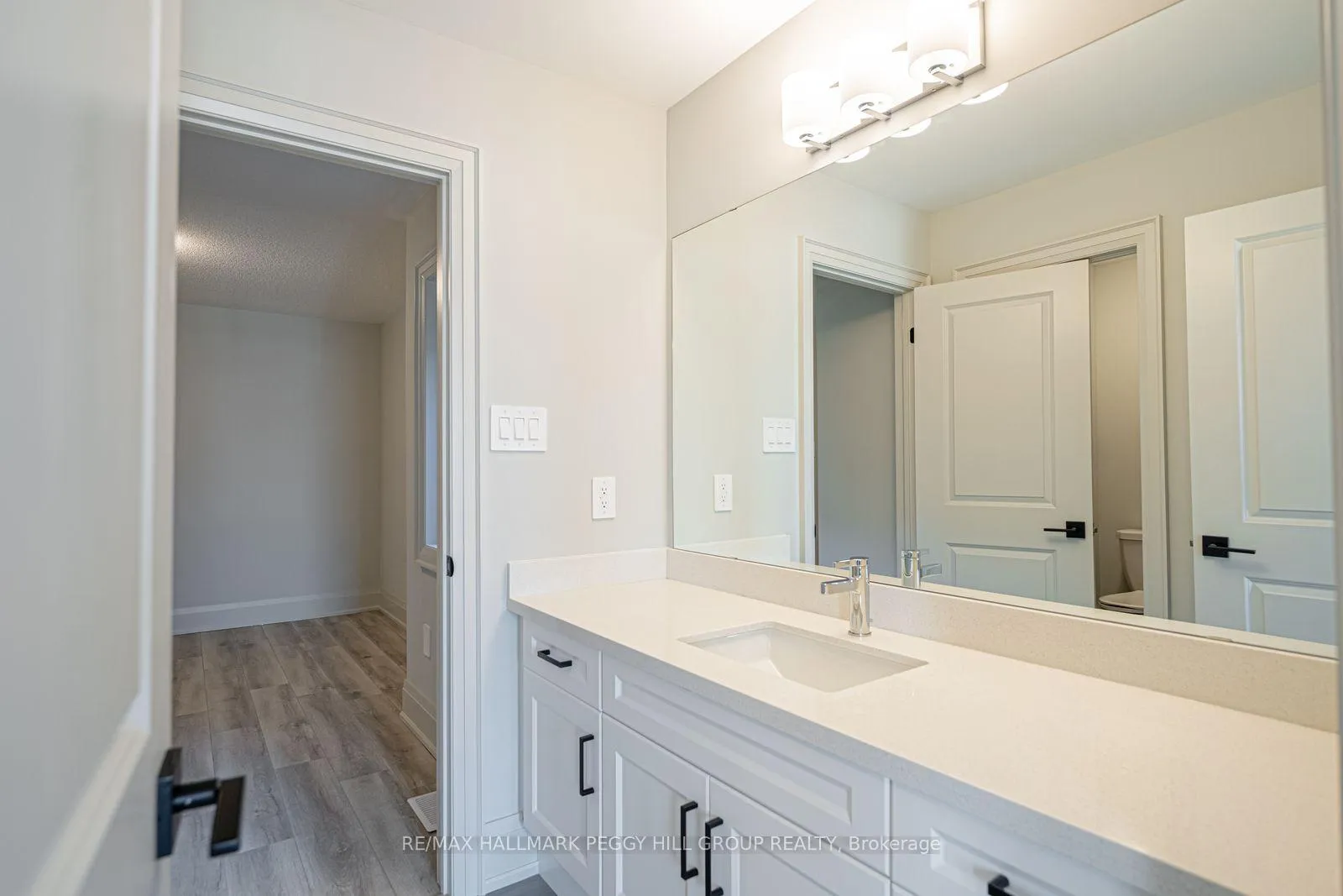 Photo 10 of 5 Amsterdam Drive, Barrie, Innis-Shore — HOMEH