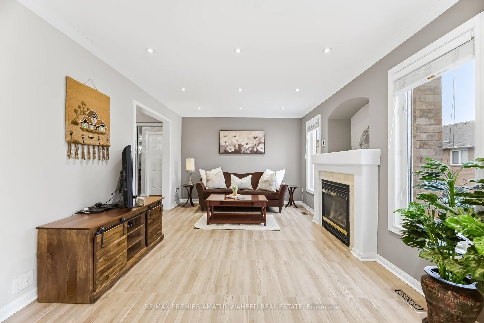 Photo 16 of 246 Equator Crescent, Vaughan, Vellore Village — HOMEH