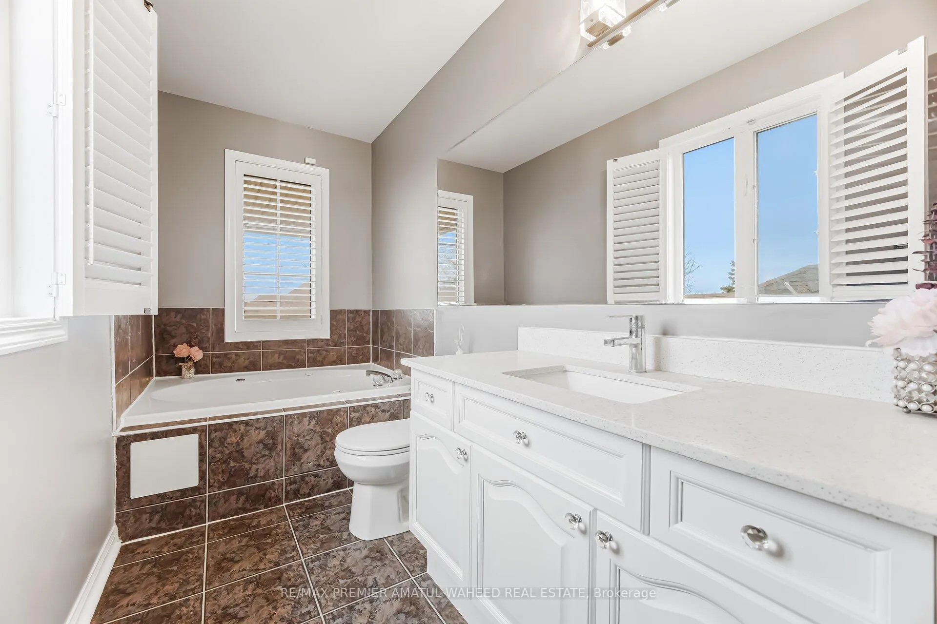 Photo 23 of 246 Equator Crescent, Vaughan, Vellore Village — HOMEH