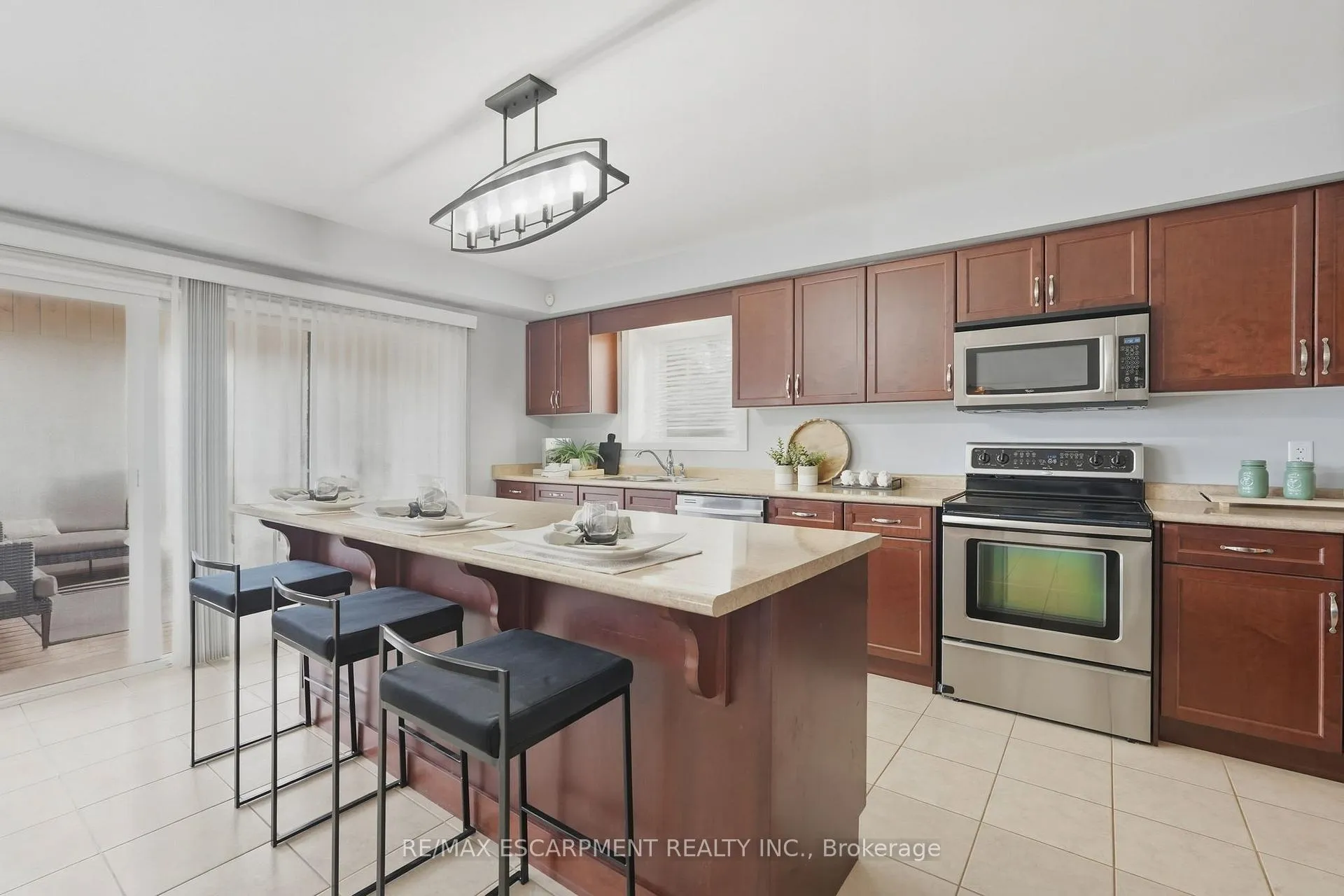 Photo 6 of 4021 Bush Crescent, Lincoln, Beamsville — HOMEH