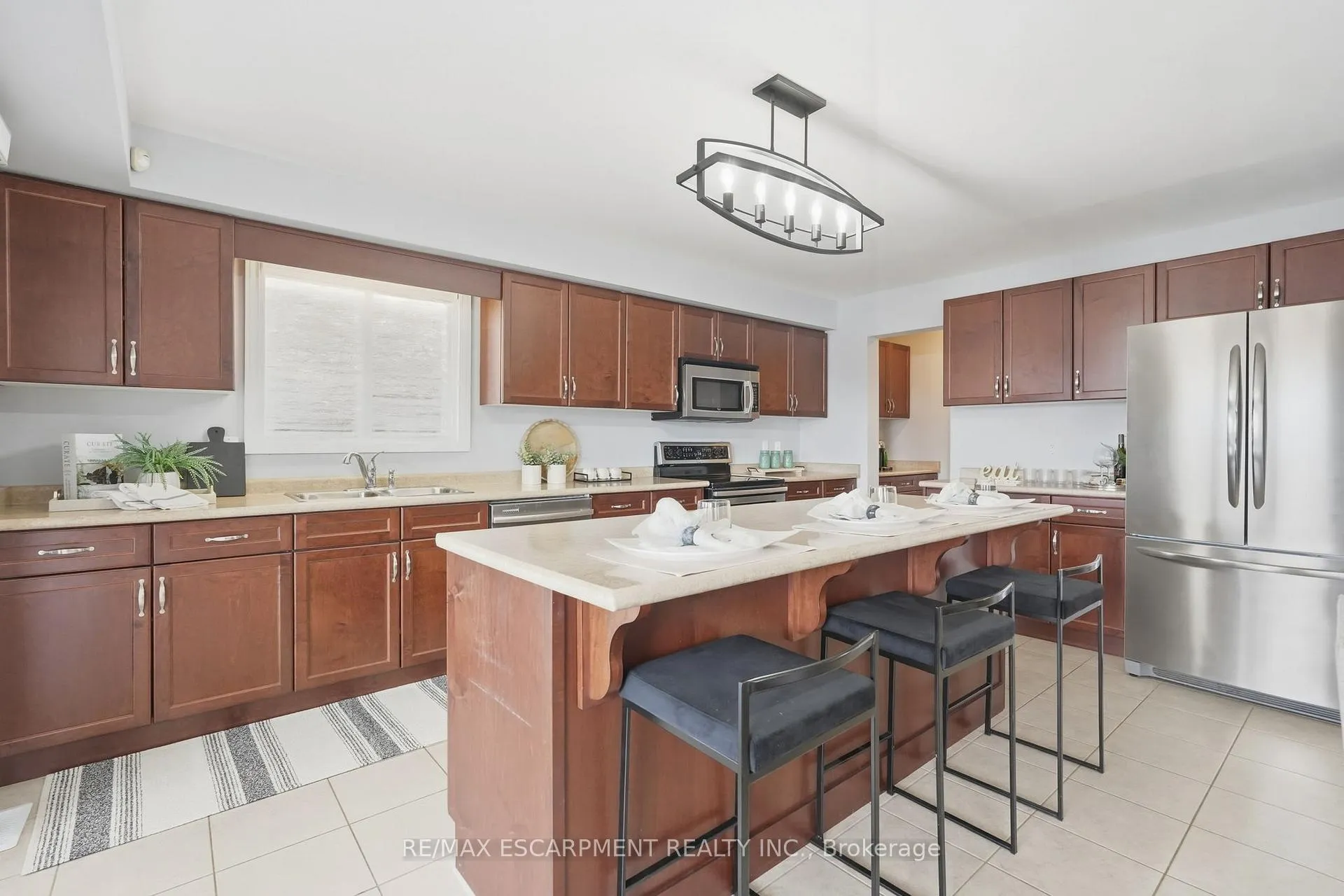 Photo 7 of 4021 Bush Crescent, Lincoln, Beamsville — HOMEH