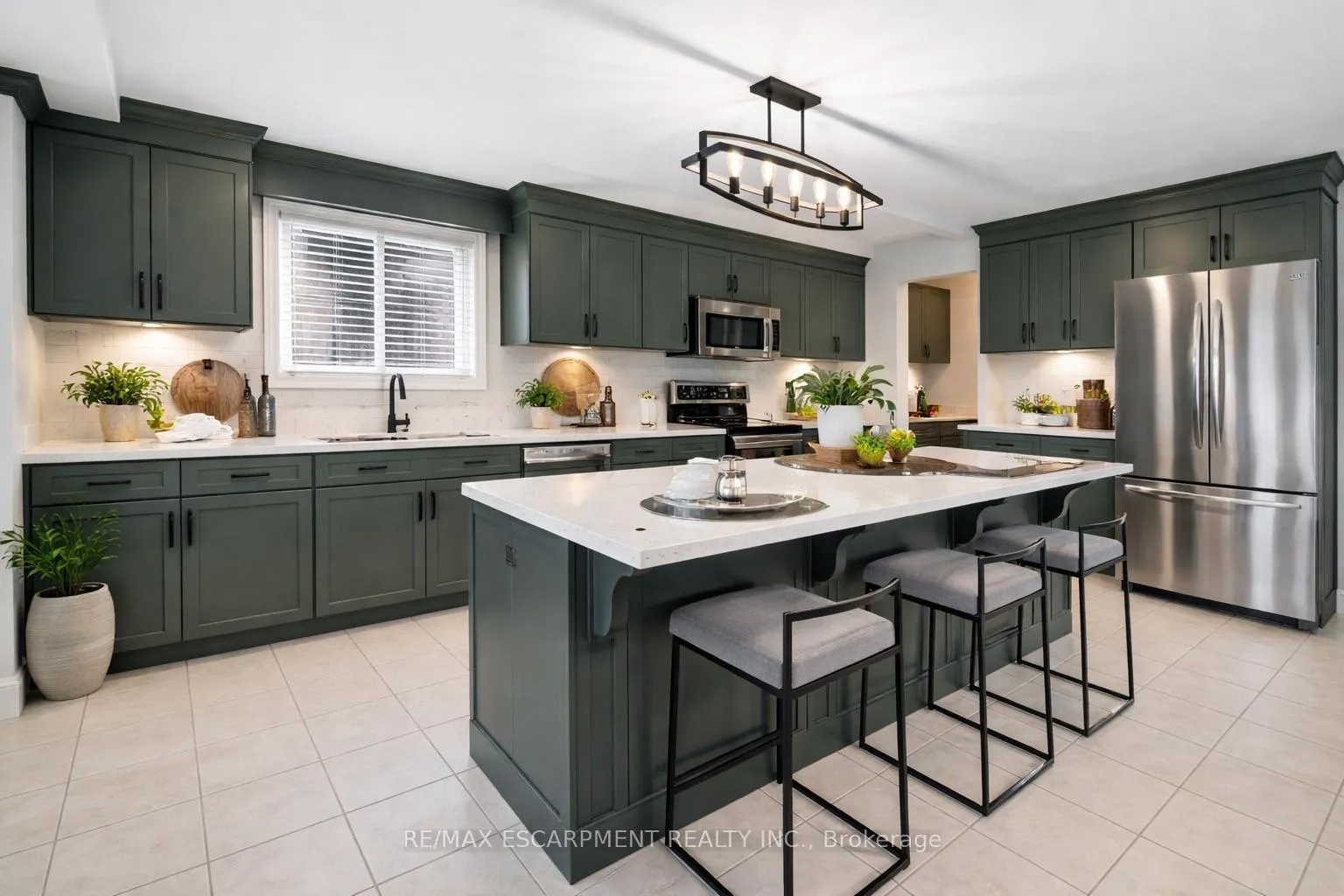 Photo 8 of 4021 Bush Crescent, Lincoln, Beamsville — HOMEH