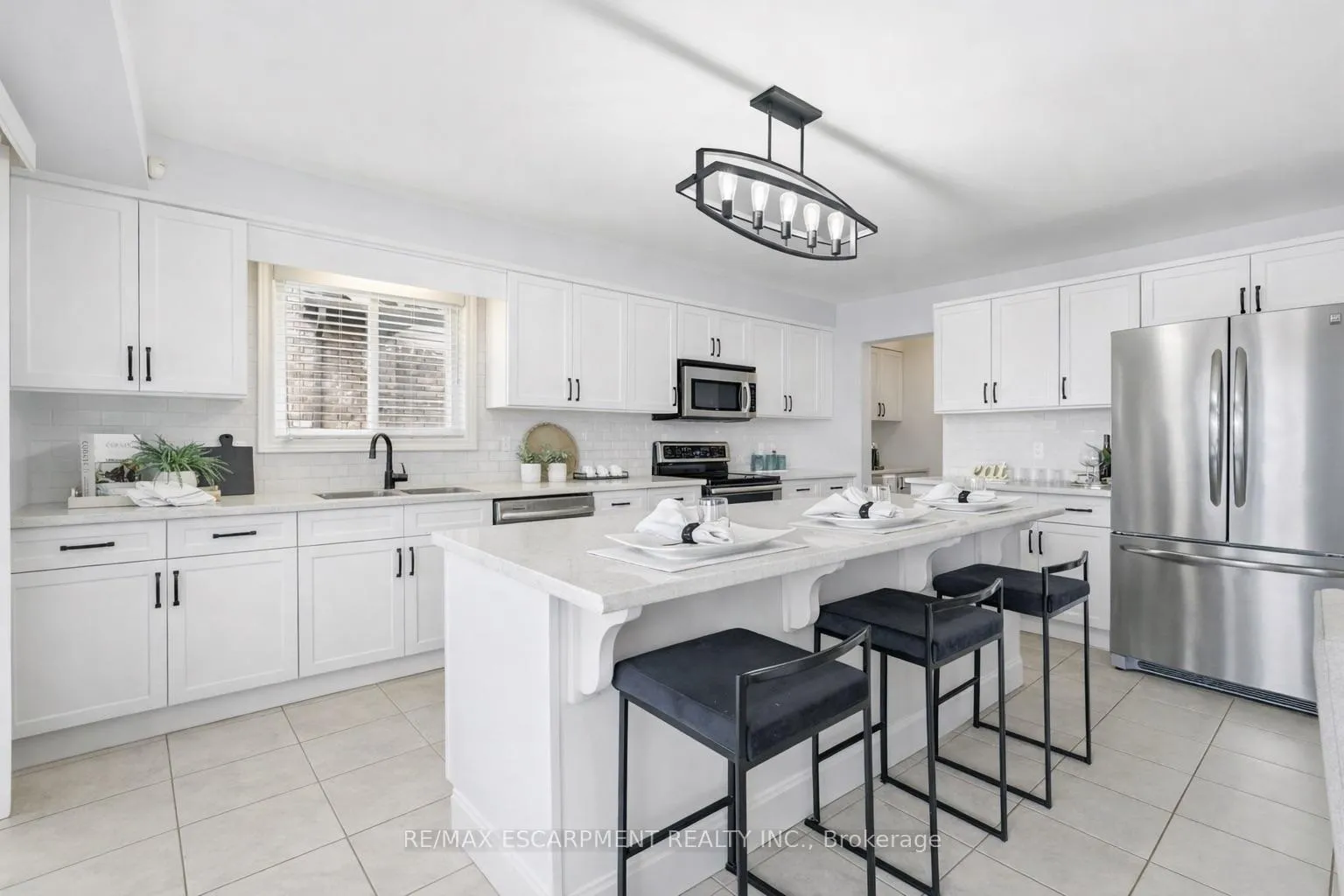 Photo 9 of 4021 Bush Crescent, Lincoln, Beamsville — HOMEH