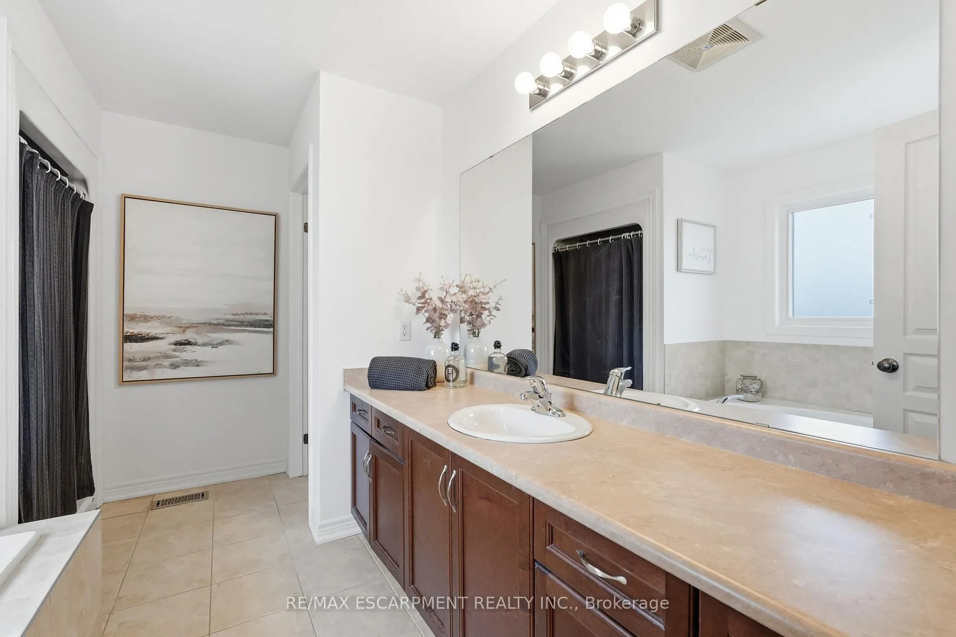 Photo 20 of 4021 Bush Crescent, Lincoln, Beamsville — HOMEH