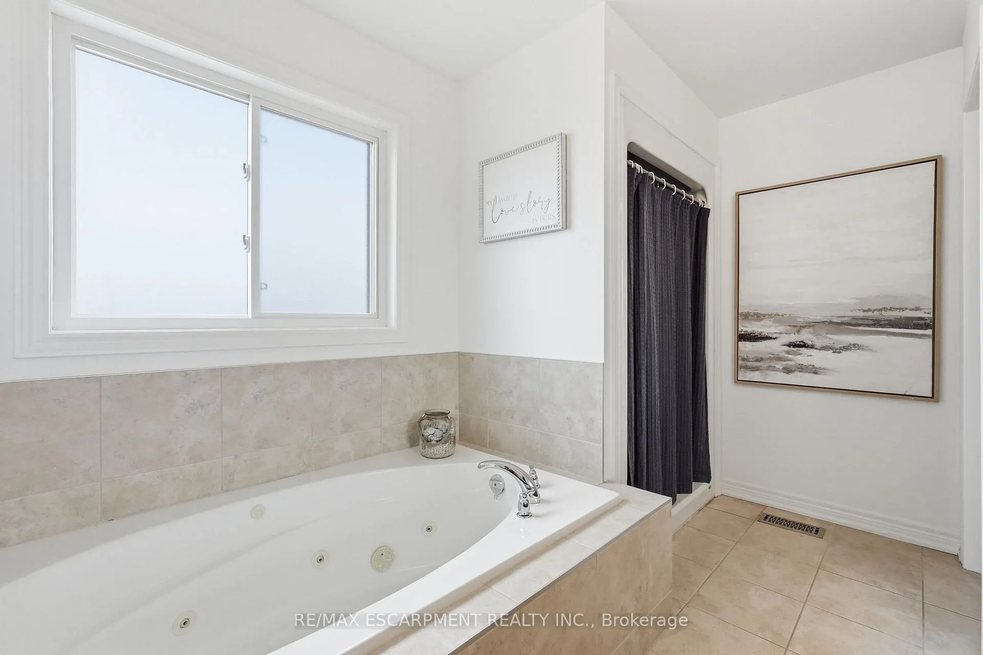 Photo 21 of 4021 Bush Crescent, Lincoln, Beamsville — HOMEH