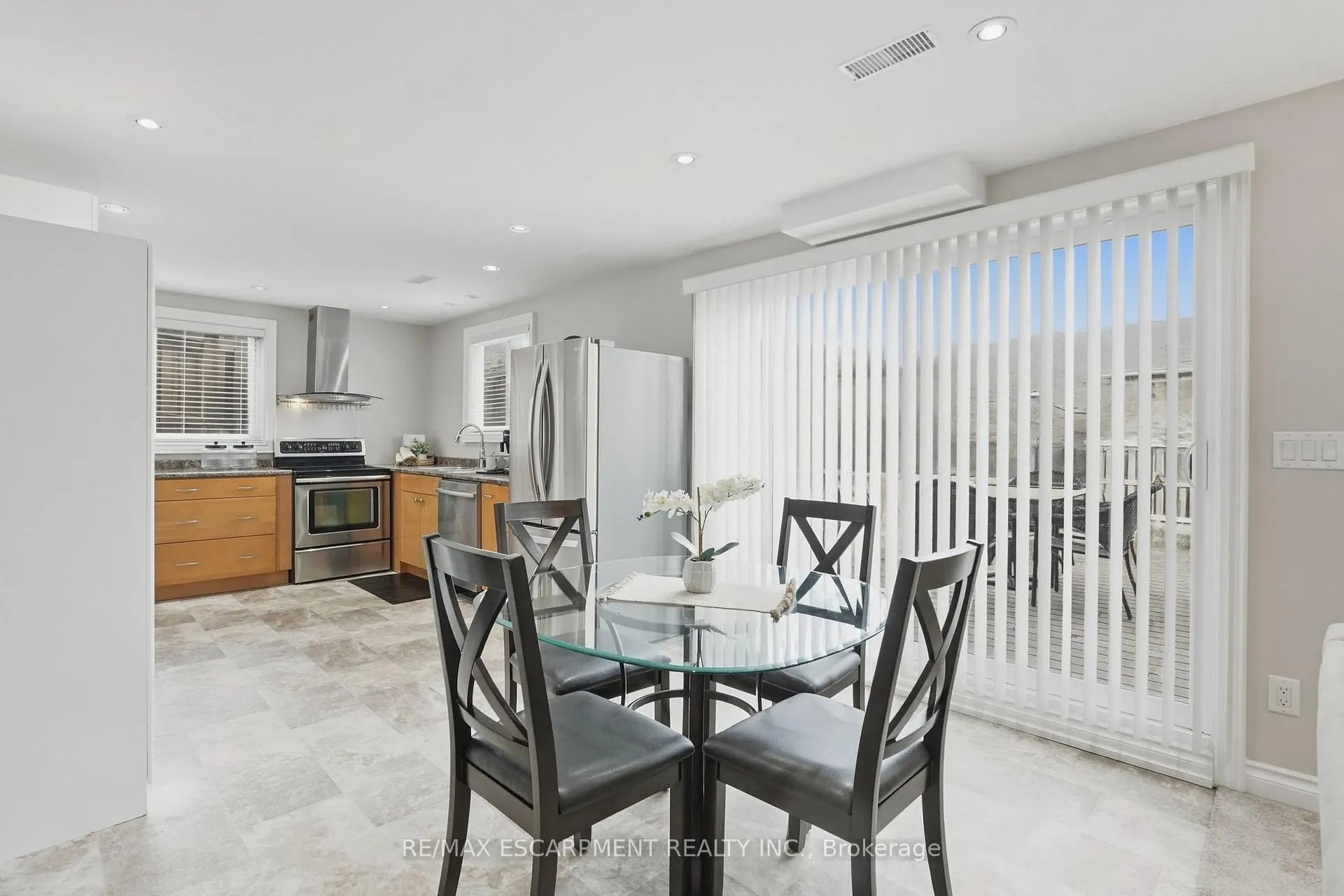 Photo 33 of 4021 Bush Crescent, Lincoln, Beamsville — HOMEH