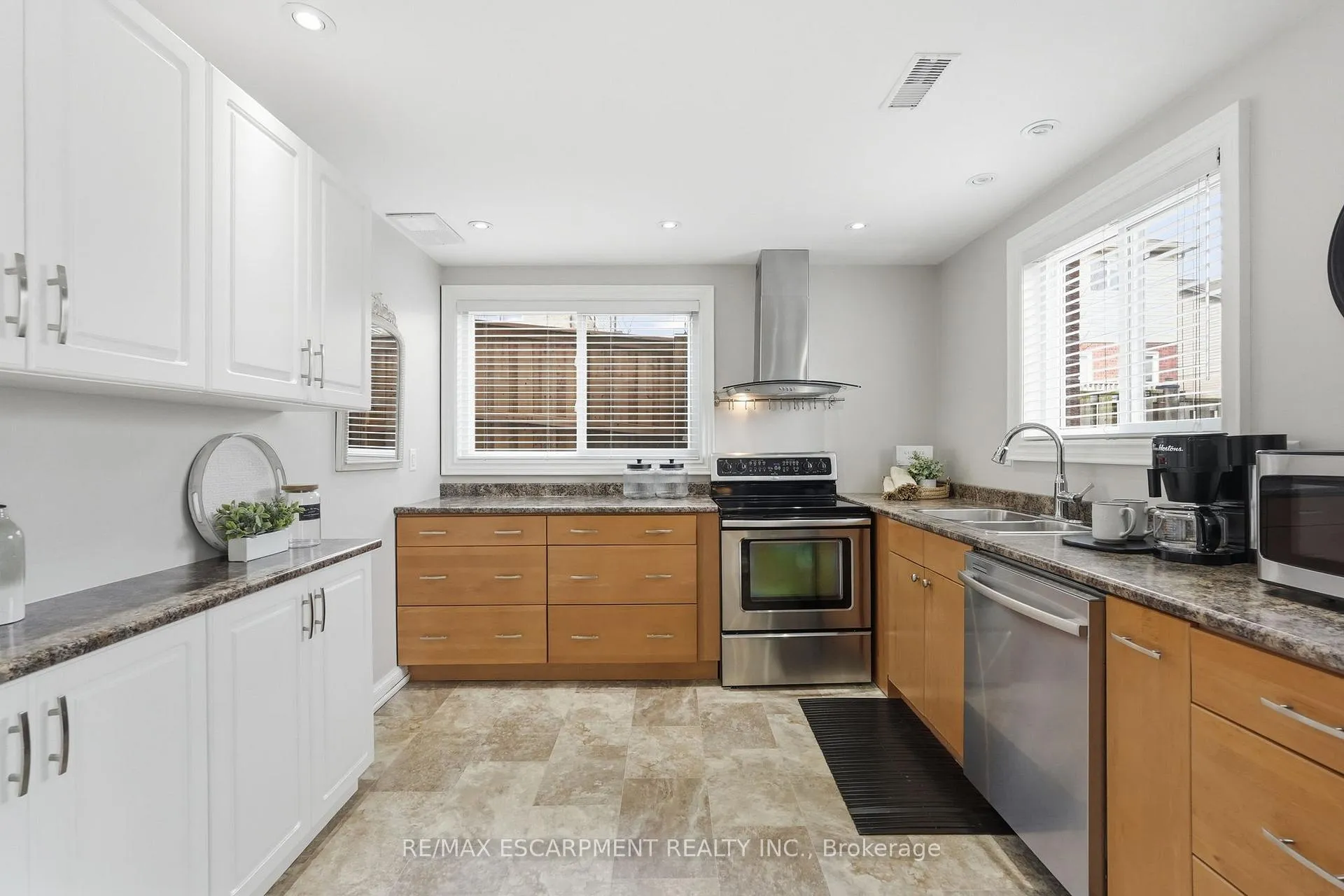 Photo 34 of 4021 Bush Crescent, Lincoln, Beamsville — HOMEH