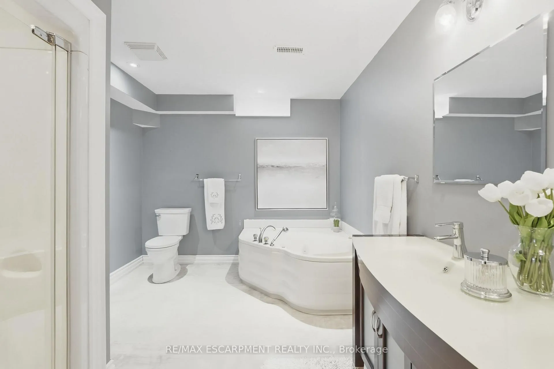 Photo 37 of 4021 Bush Crescent, Lincoln, Beamsville — HOMEH